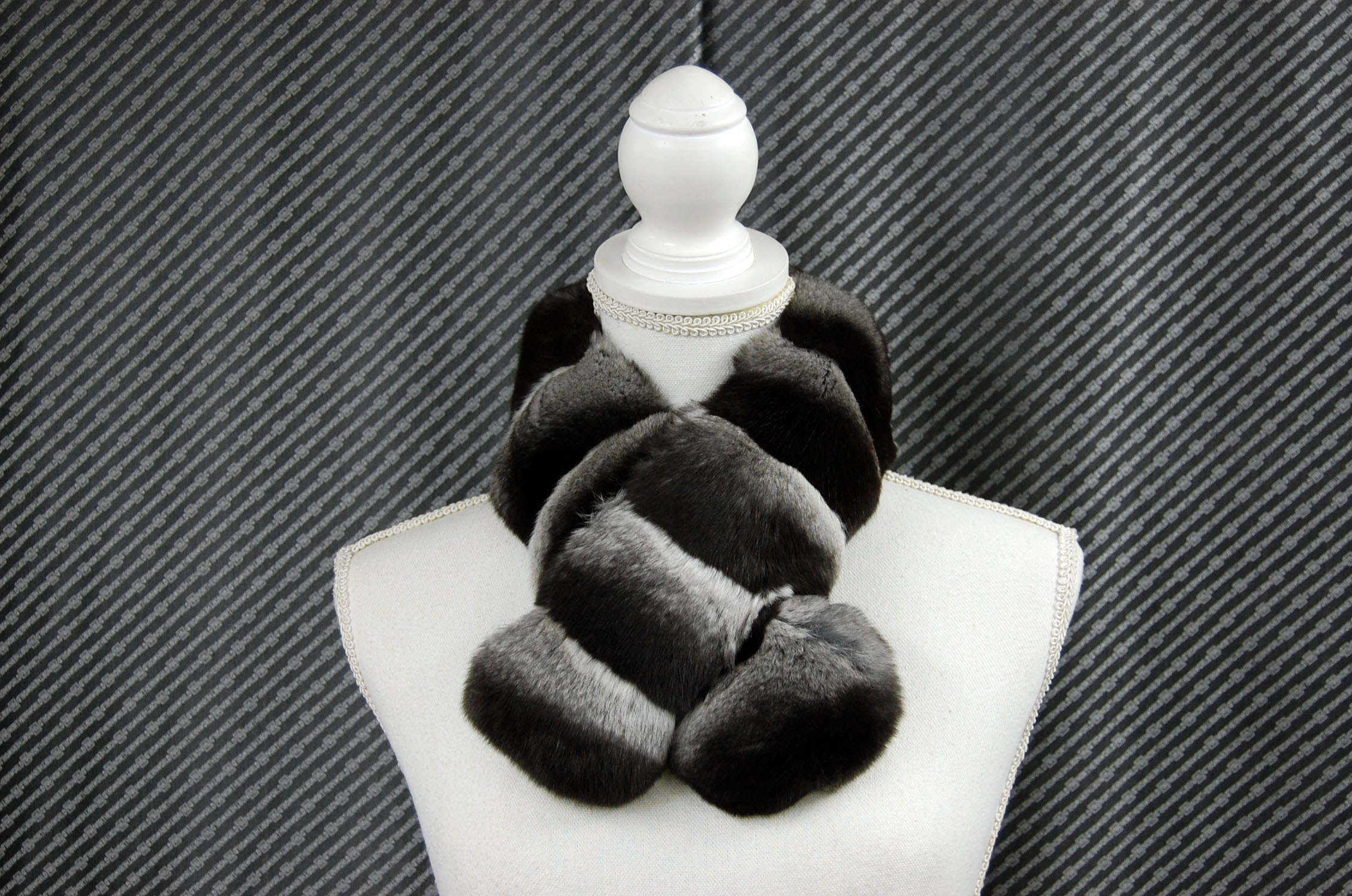 ブラックベルベットチンチラ　ダブルフェイスマフラーの画像