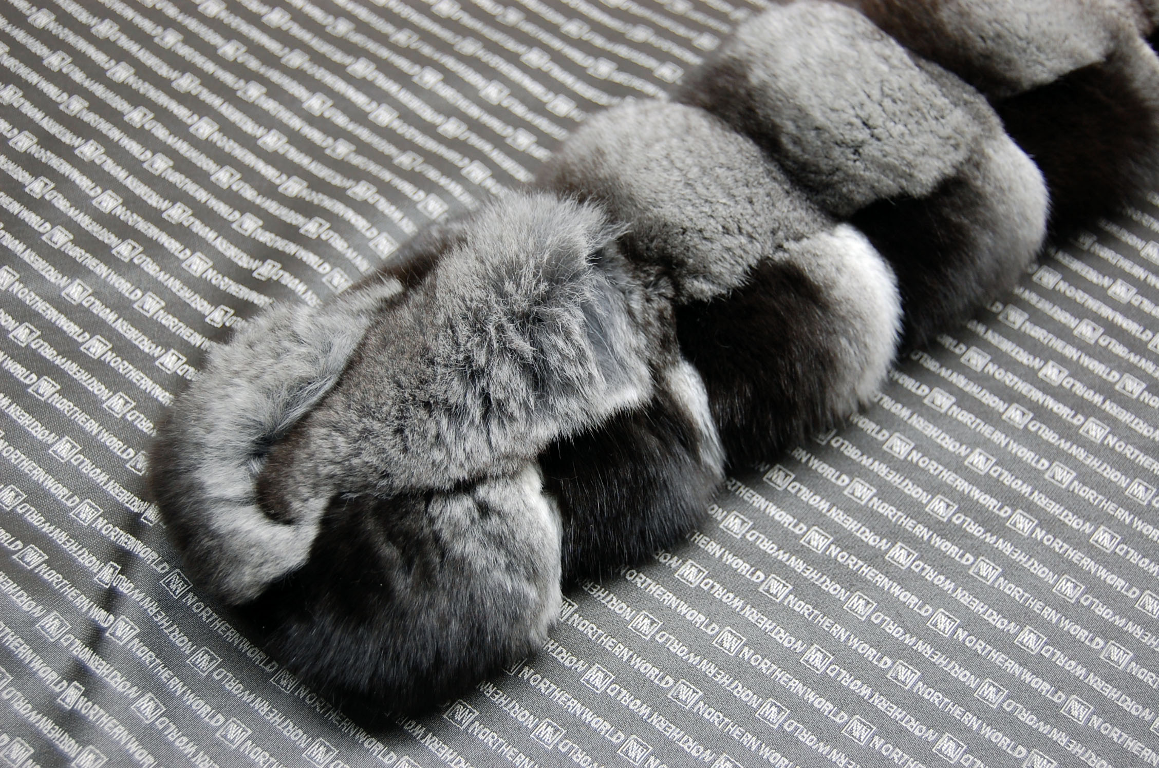 ブラックベルベットチンチラ　ダブルフェイスマフラーの画像