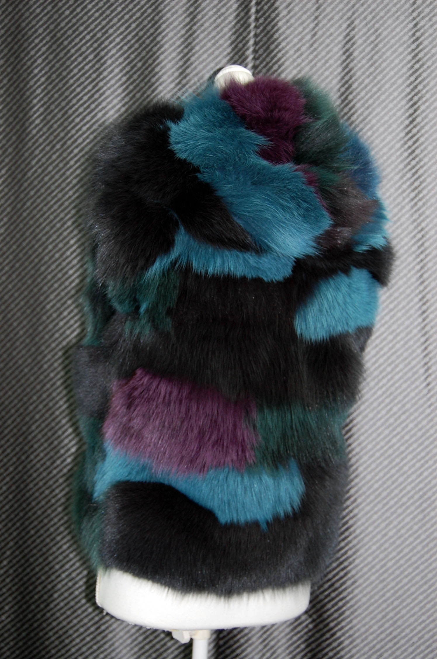 マルチカラーフォックス　フーディーベストの画像