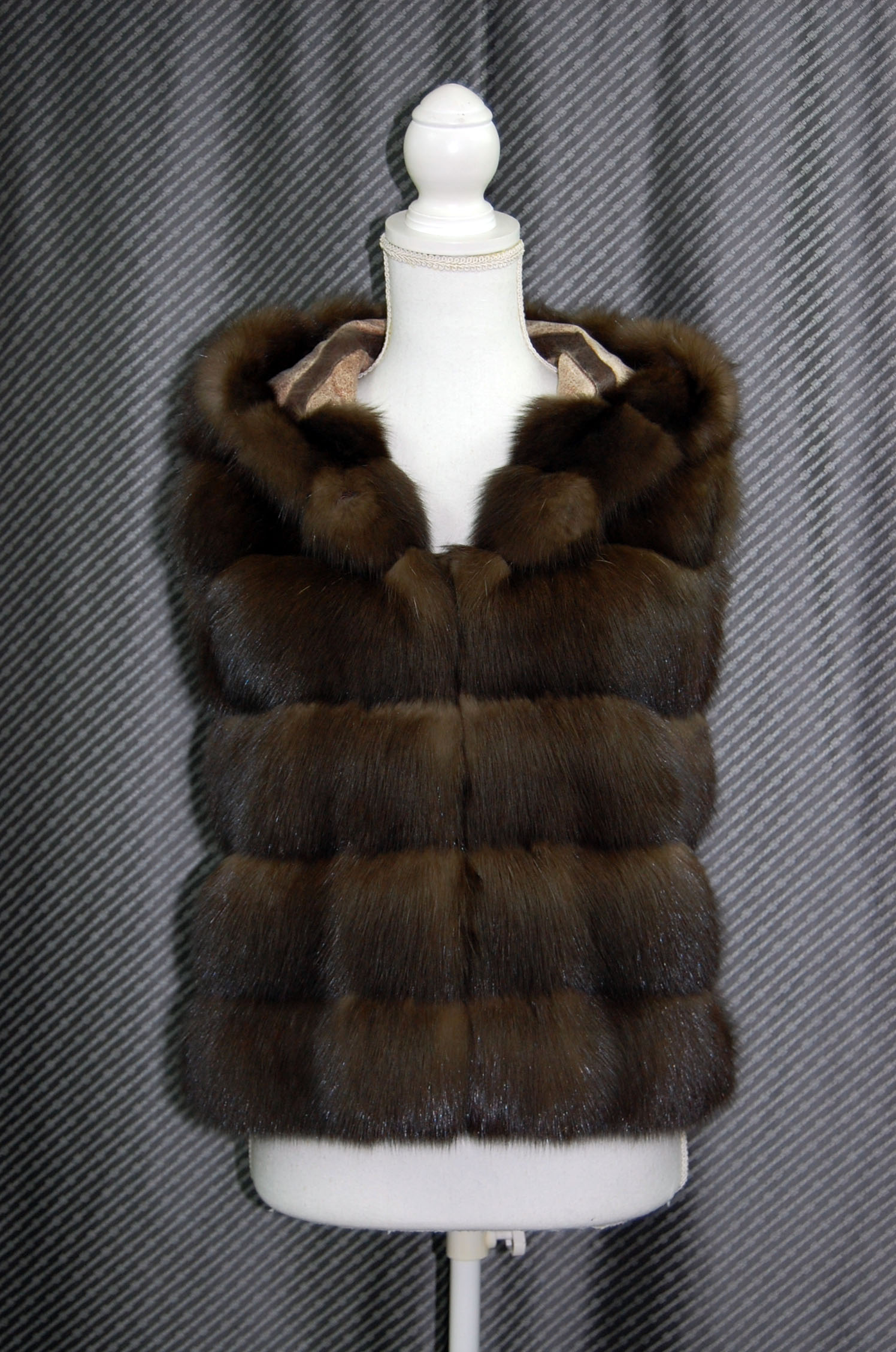 ロシアンセーブル　ダブルフェイスフーディーベストの画像