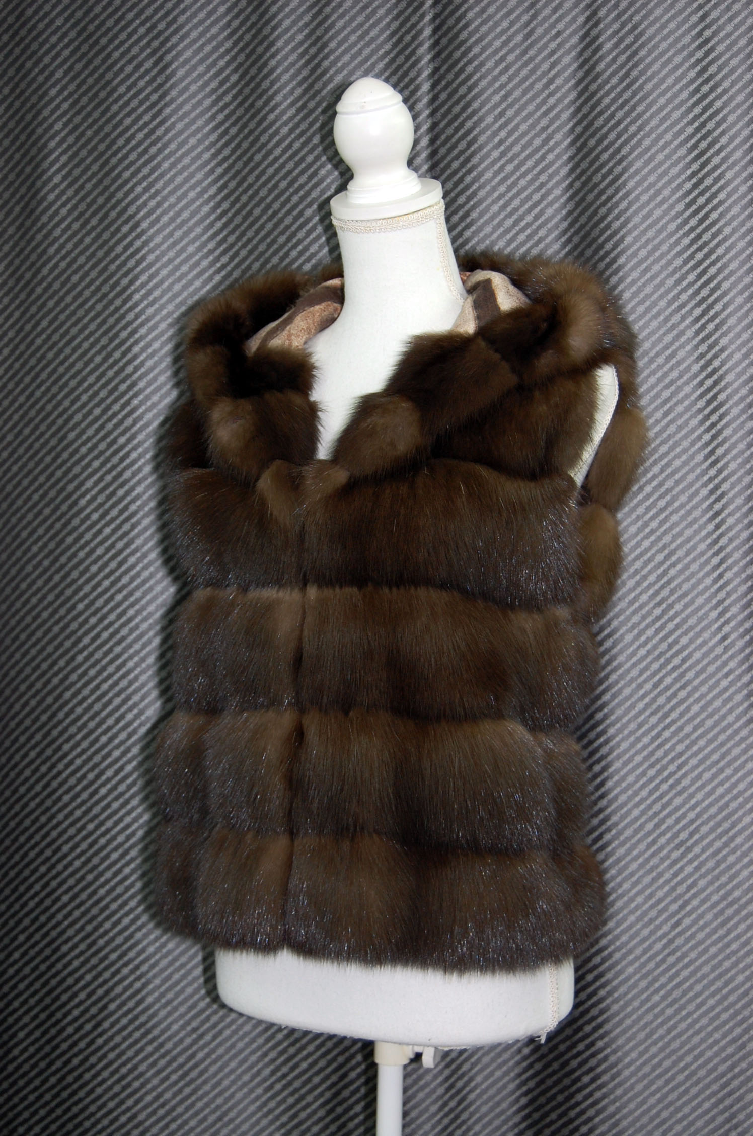 ロシアンセーブル　ダブルフェイスフーディーベストの画像