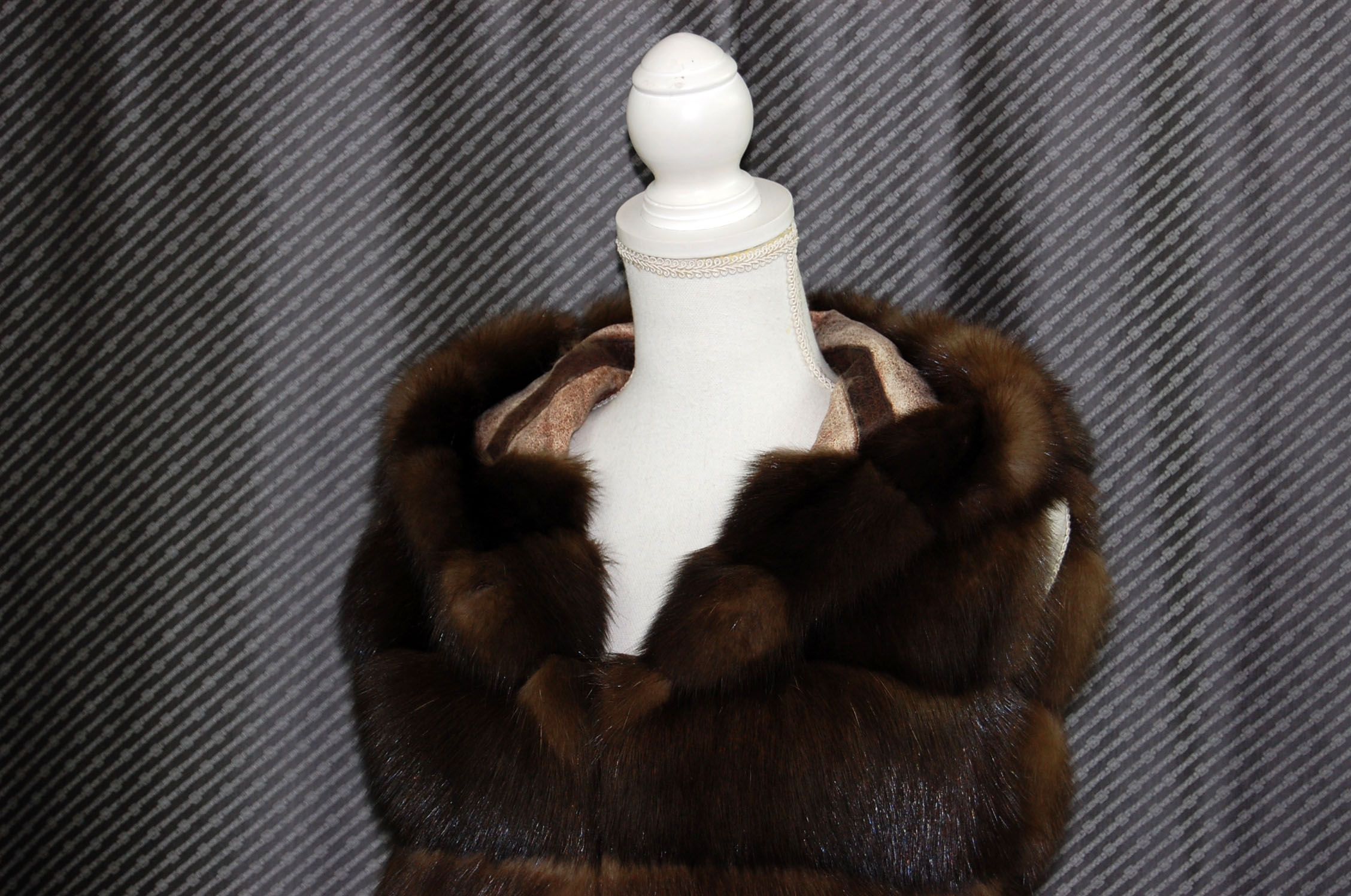 ロシアンセーブル　ダブルフェイスフーディーベストの画像