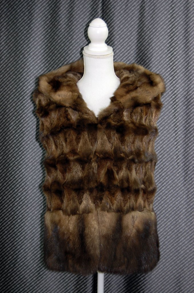 ロシアンセーブル　フーディーベストの画像