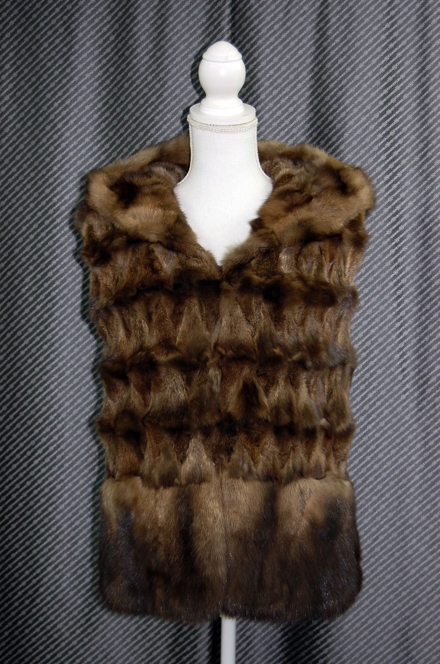 ロシアンセーブル　フーディーベストの画像