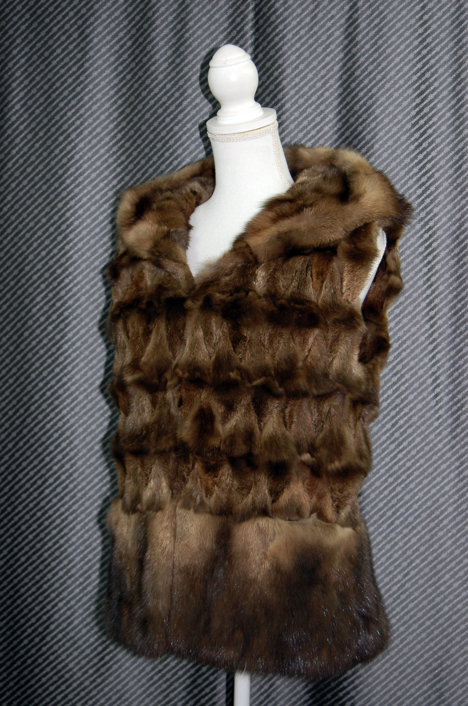 ロシアンセーブル　フーディーベストの画像