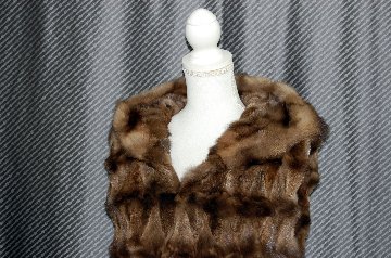 ロシアンセーブル　フーディーベストの画像