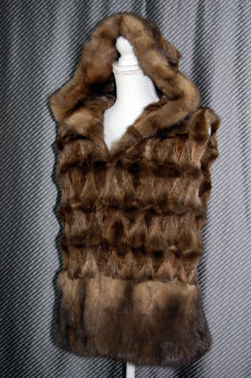 ロシアンセーブル　フーディーベストの画像