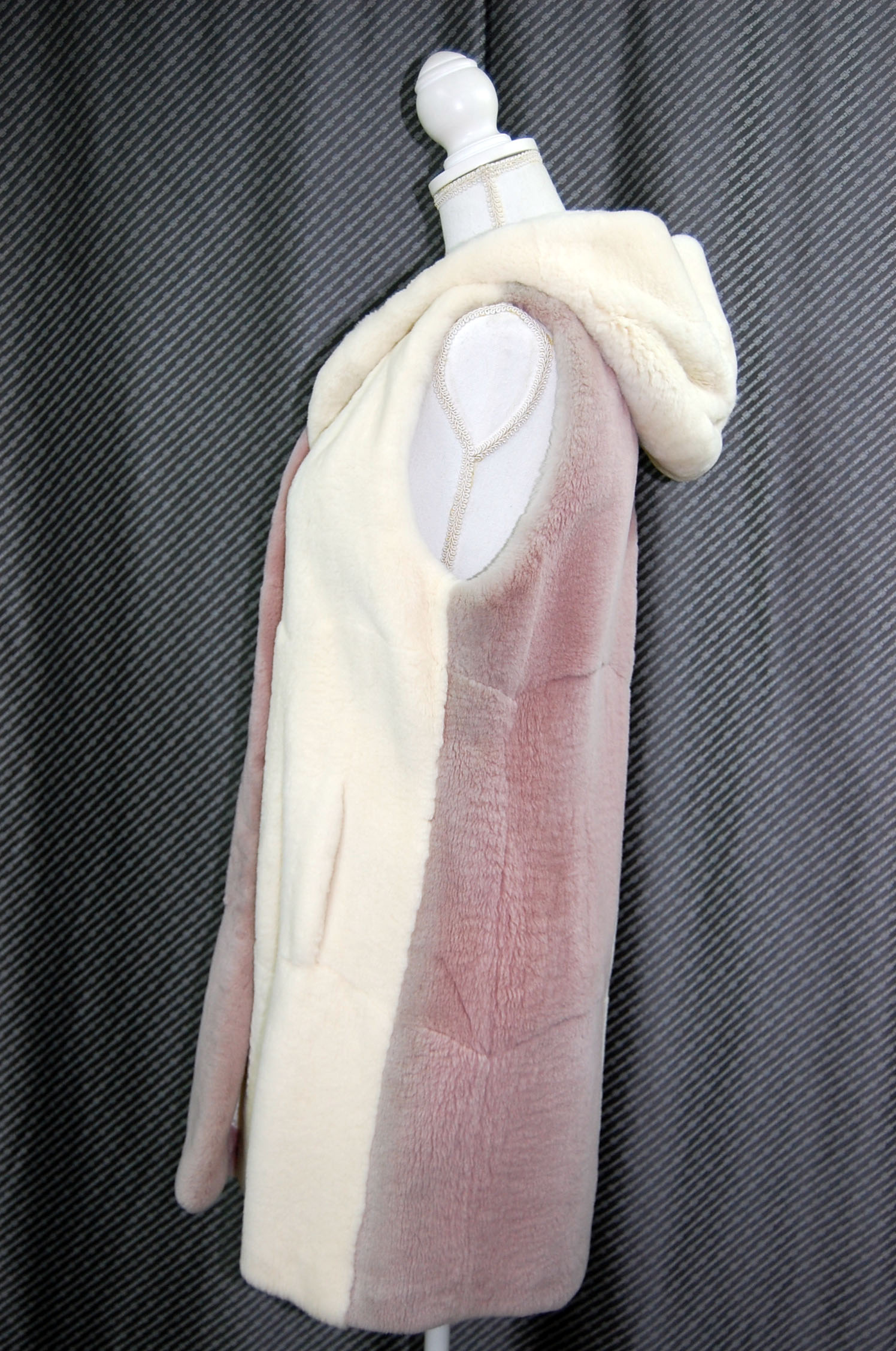 『訳あり』ヌートリア　バイカラーフーディーロングベストの画像