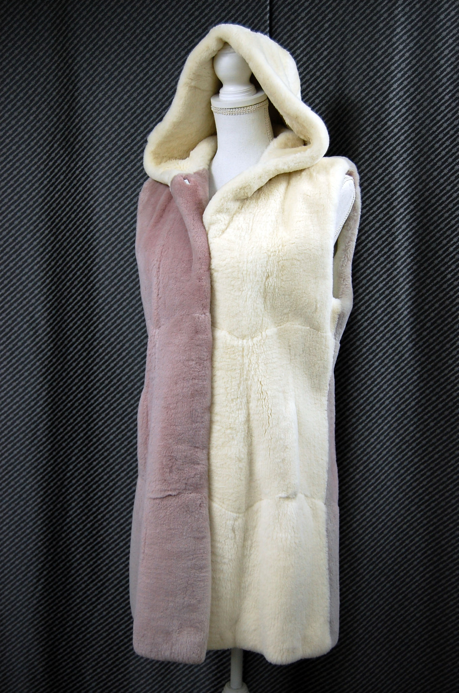 『訳あり』ヌートリア　バイカラーフーディーロングベストの画像