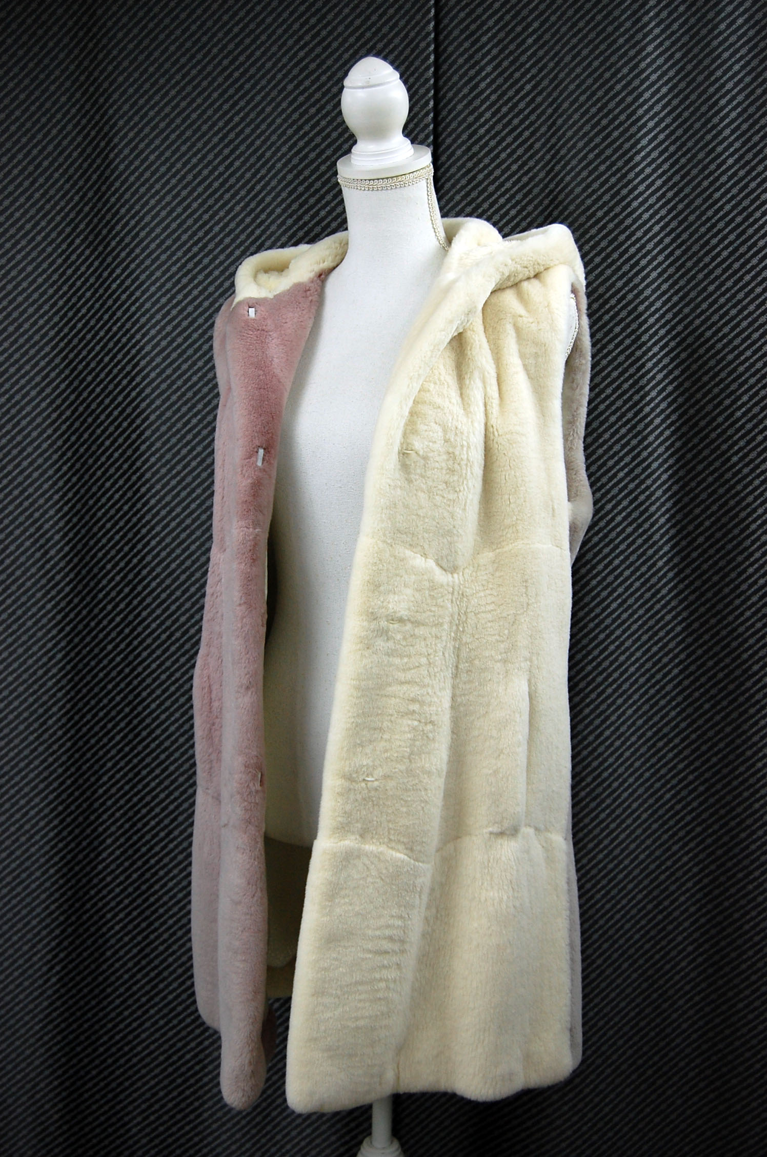 『訳あり』ヌートリア　バイカラーフーディーロングベストの画像