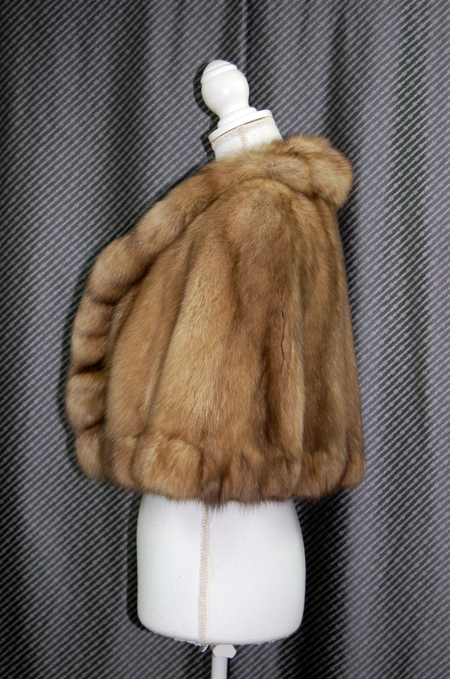 ロシアンセーブル　ケープの画像