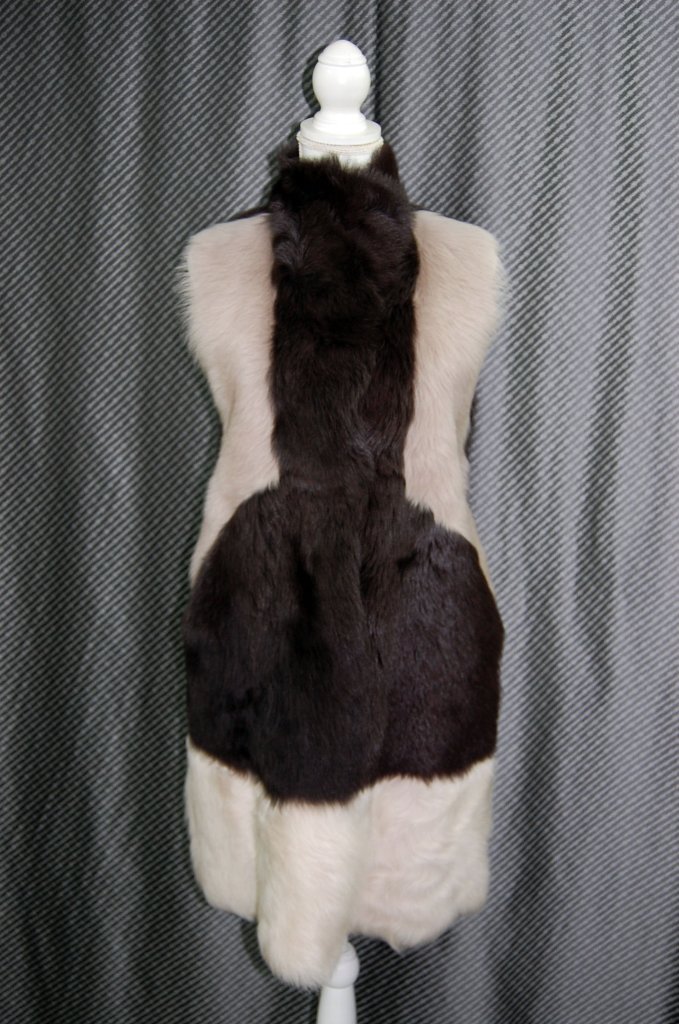 トスカーナラム　リバーシブルロングベストの画像