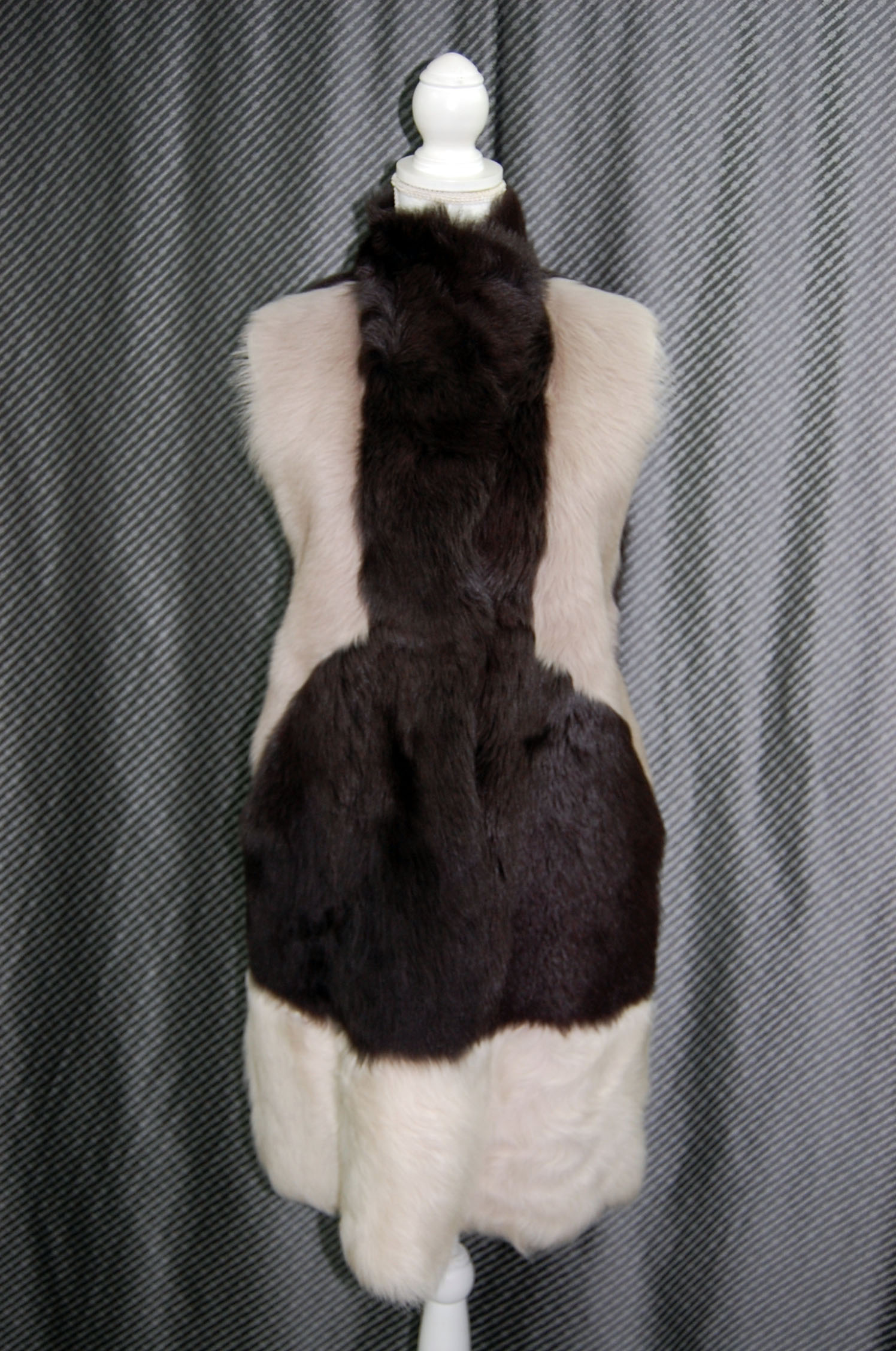 トスカーナラム　リバーシブルロングベストの画像