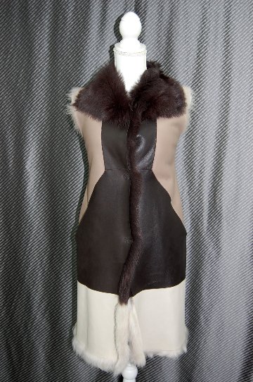 トスカーナラム　リバーシブルロングベストの画像