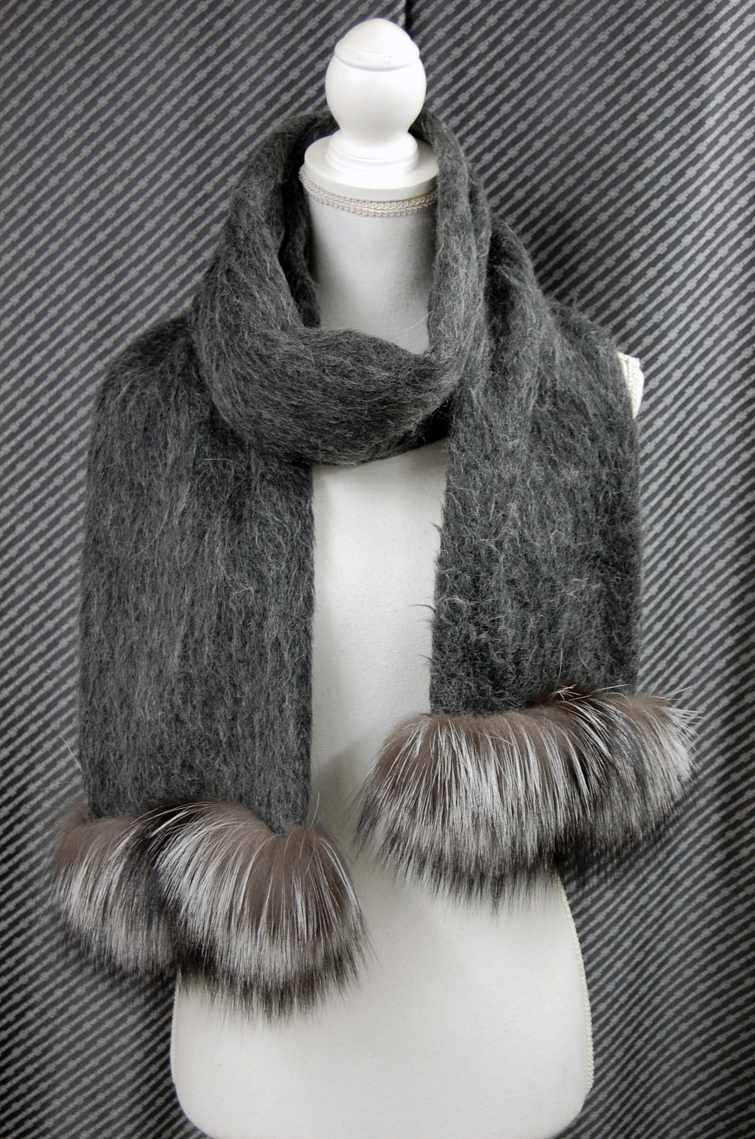 ウール＆モヘヤ混　ロングマフラー　シルバーフォックストリムの画像