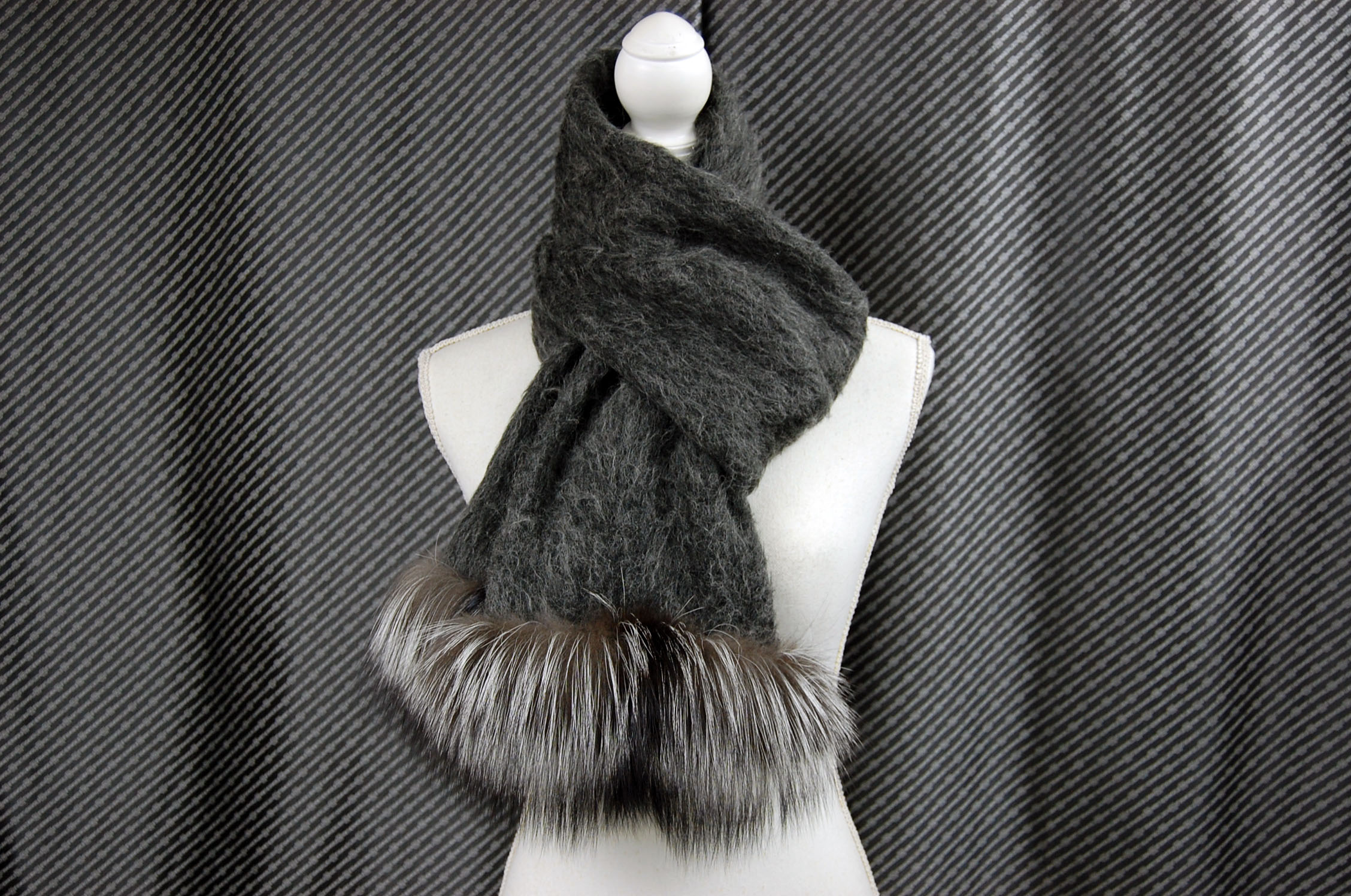 ウール＆モヘヤ混　ロングマフラー　シルバーフォックストリムの画像