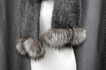 ウール＆モヘヤ混　ロングマフラー　シルバーフォックストリムの画像