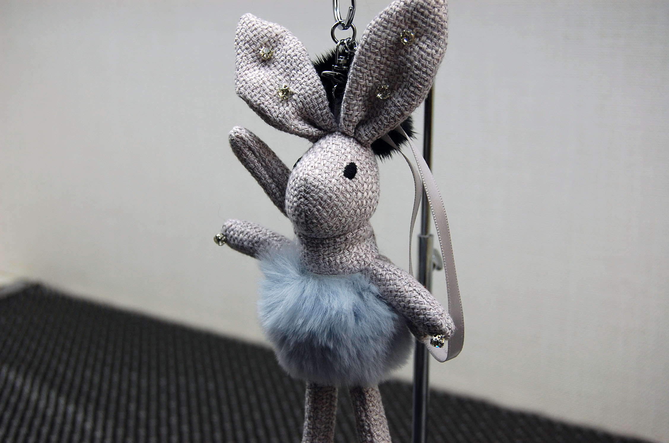 レッキス　ドールチャーム（ラビット）　ミンクポンポン付の画像