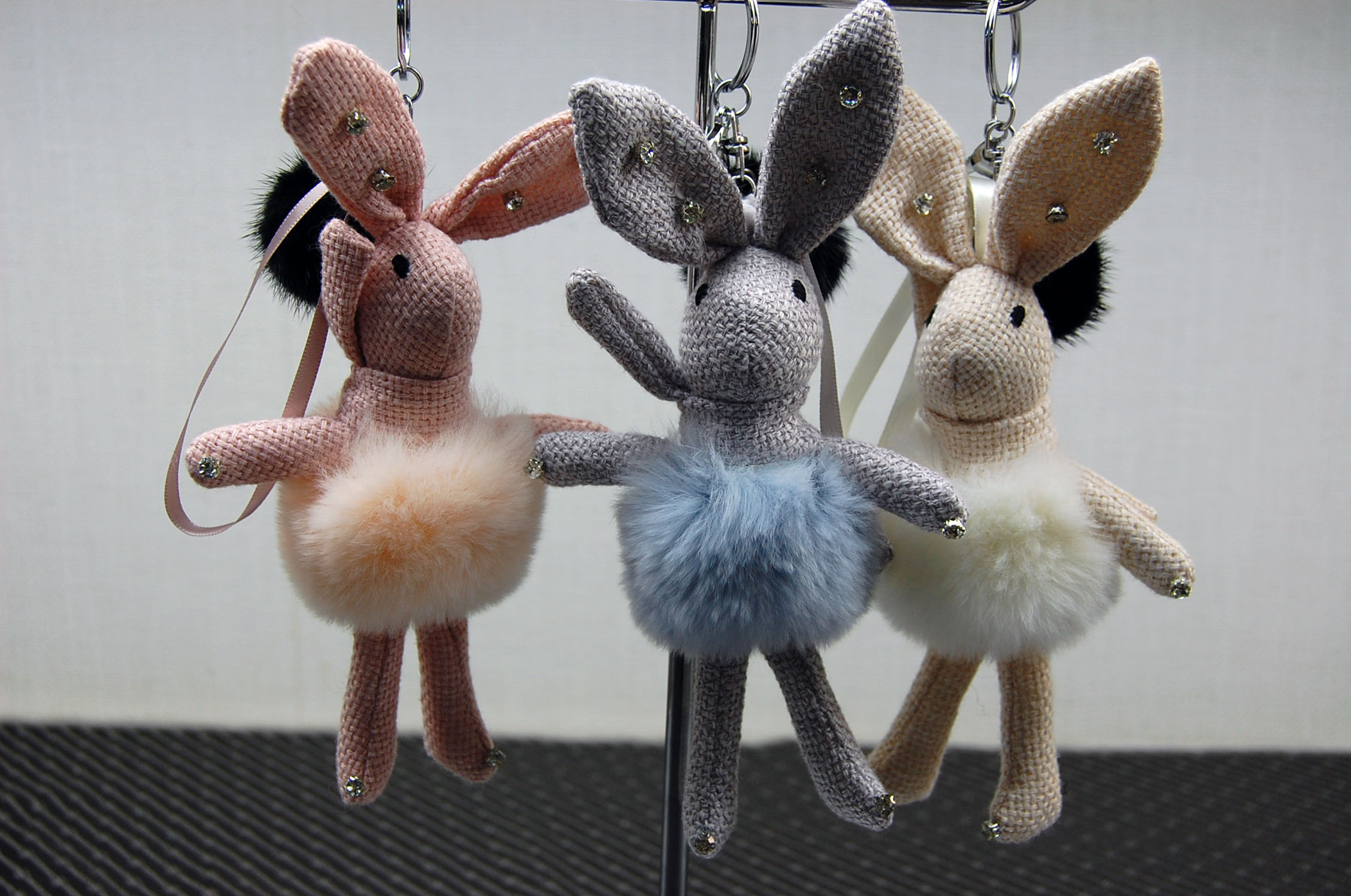 レッキス　ドールチャーム（ラビット）　ミンクポンポン付の画像