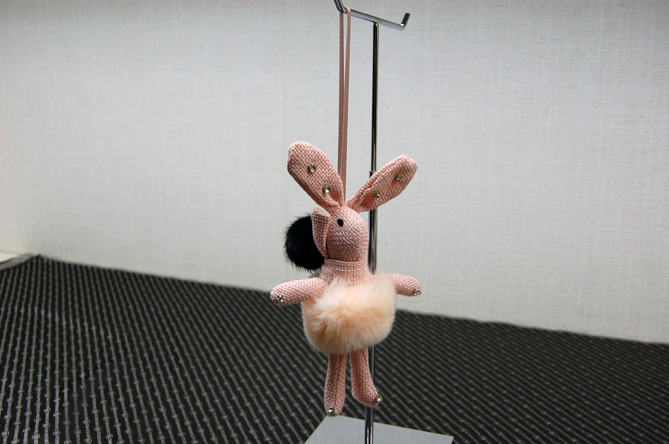 レッキス　ドールチャーム（ラビット）　ミンクポンポン付の画像