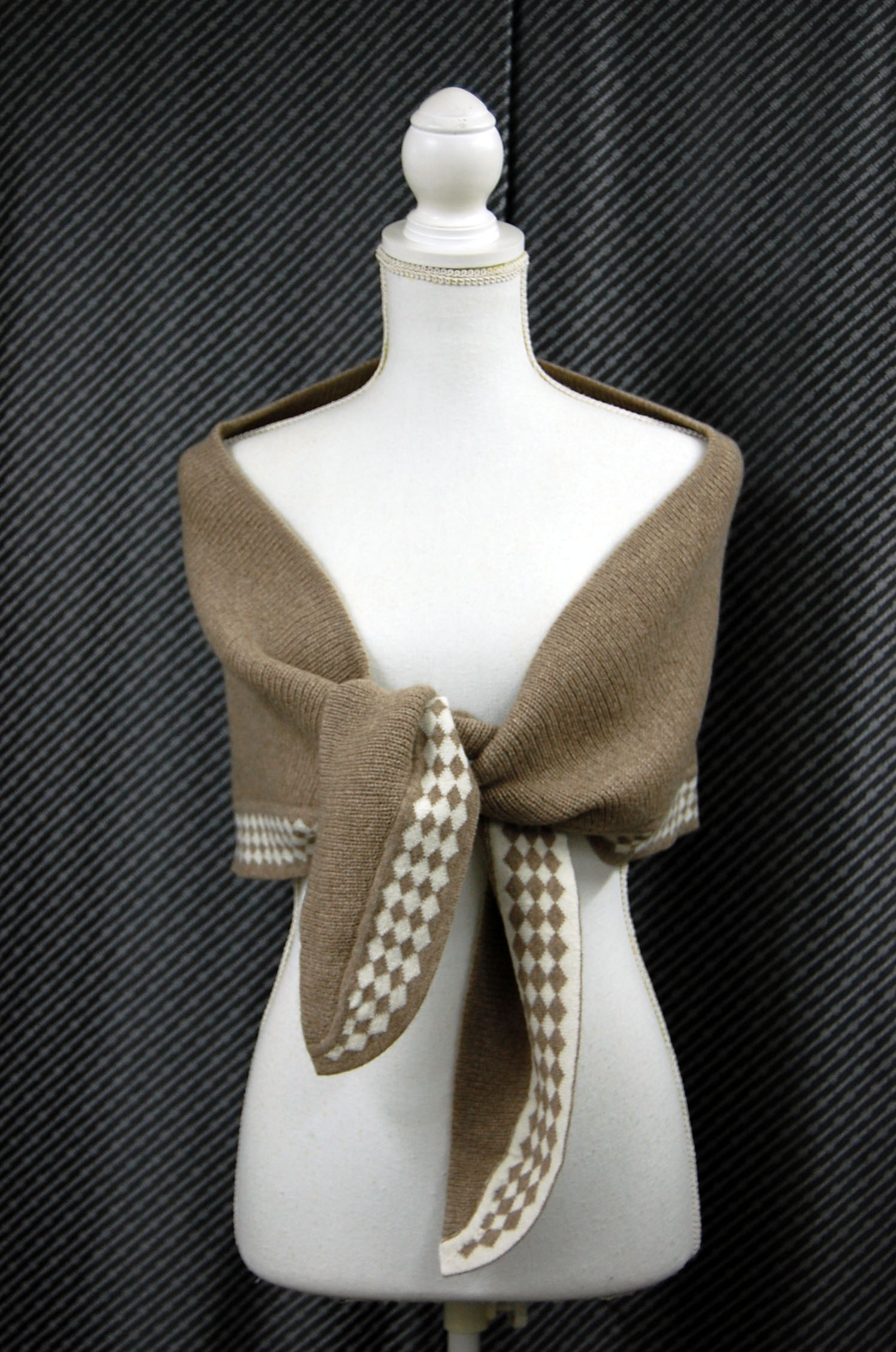 カシミヤニット　三角ストールの画像