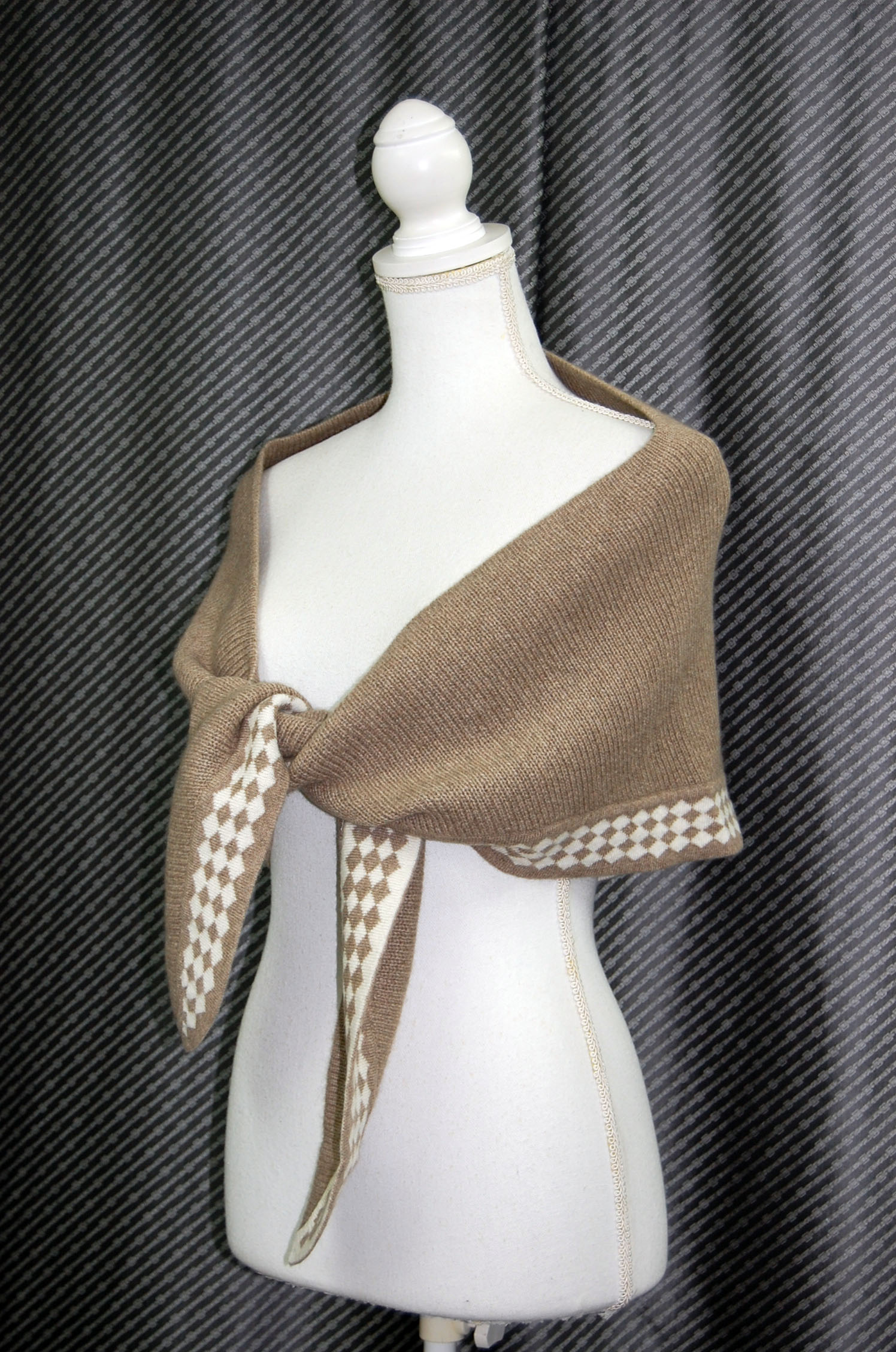 カシミヤニット　三角ストールの画像