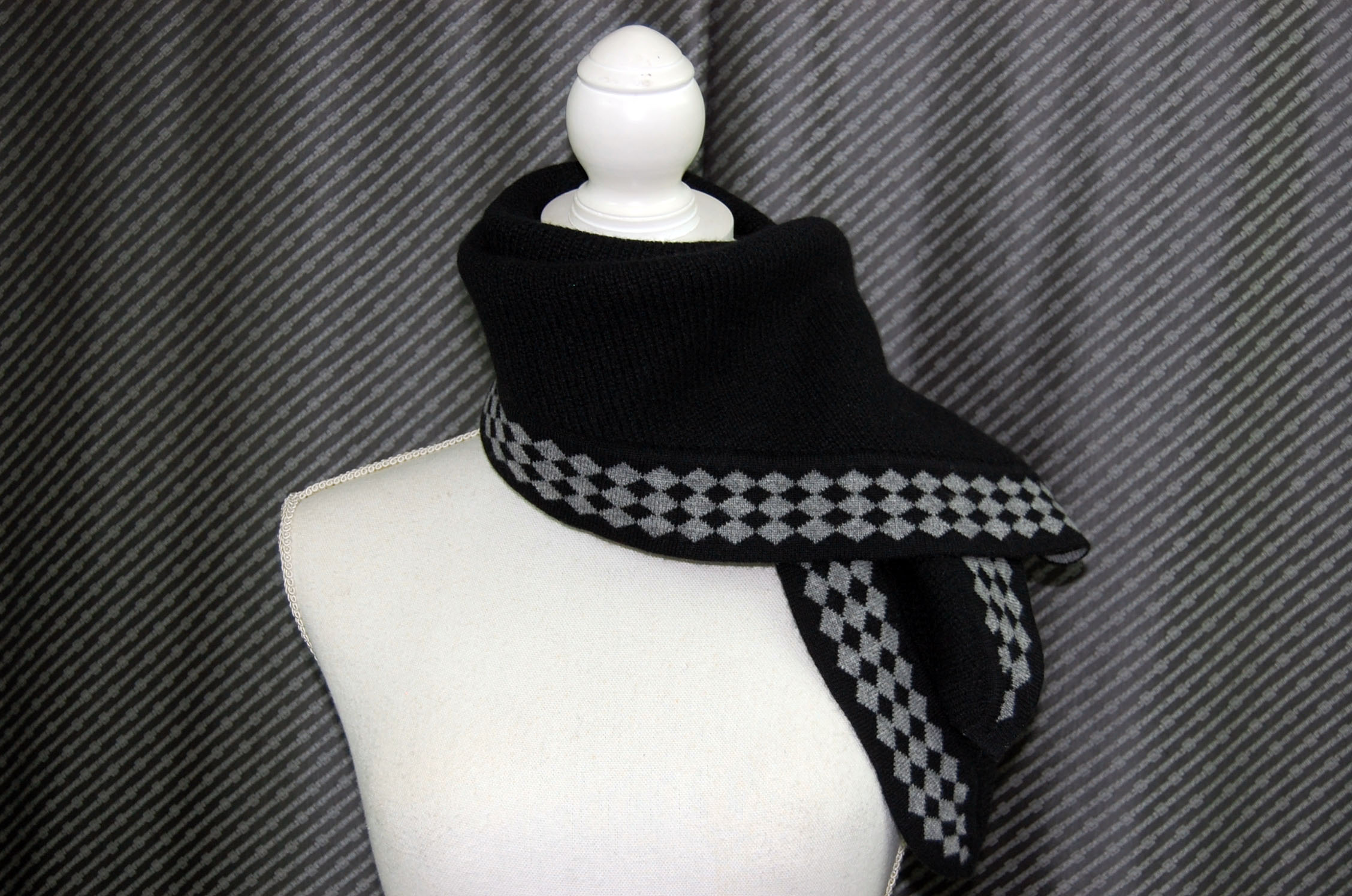 カシミヤニット　三角ストールの画像