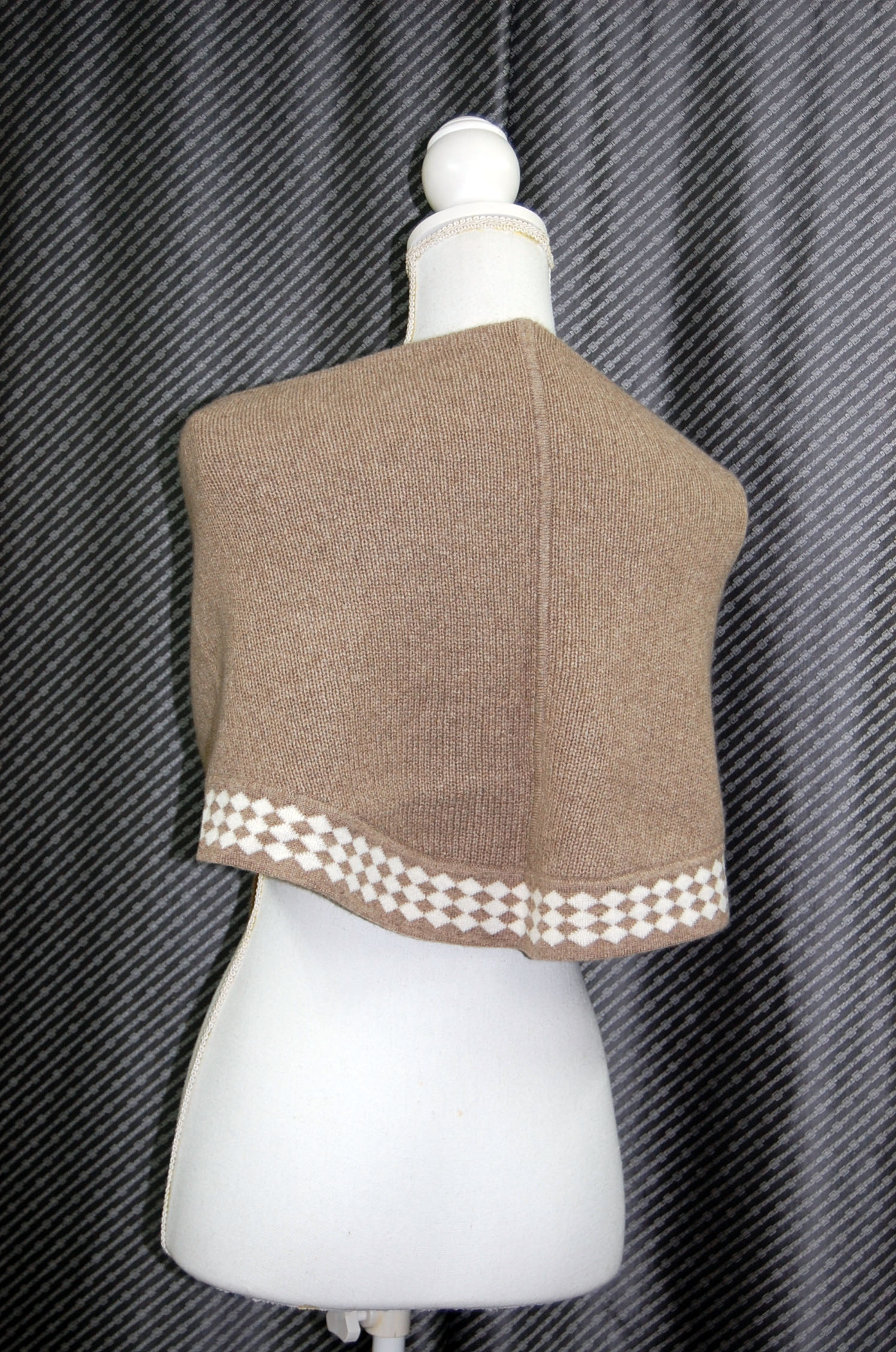 カシミヤニット　三角ストールの画像