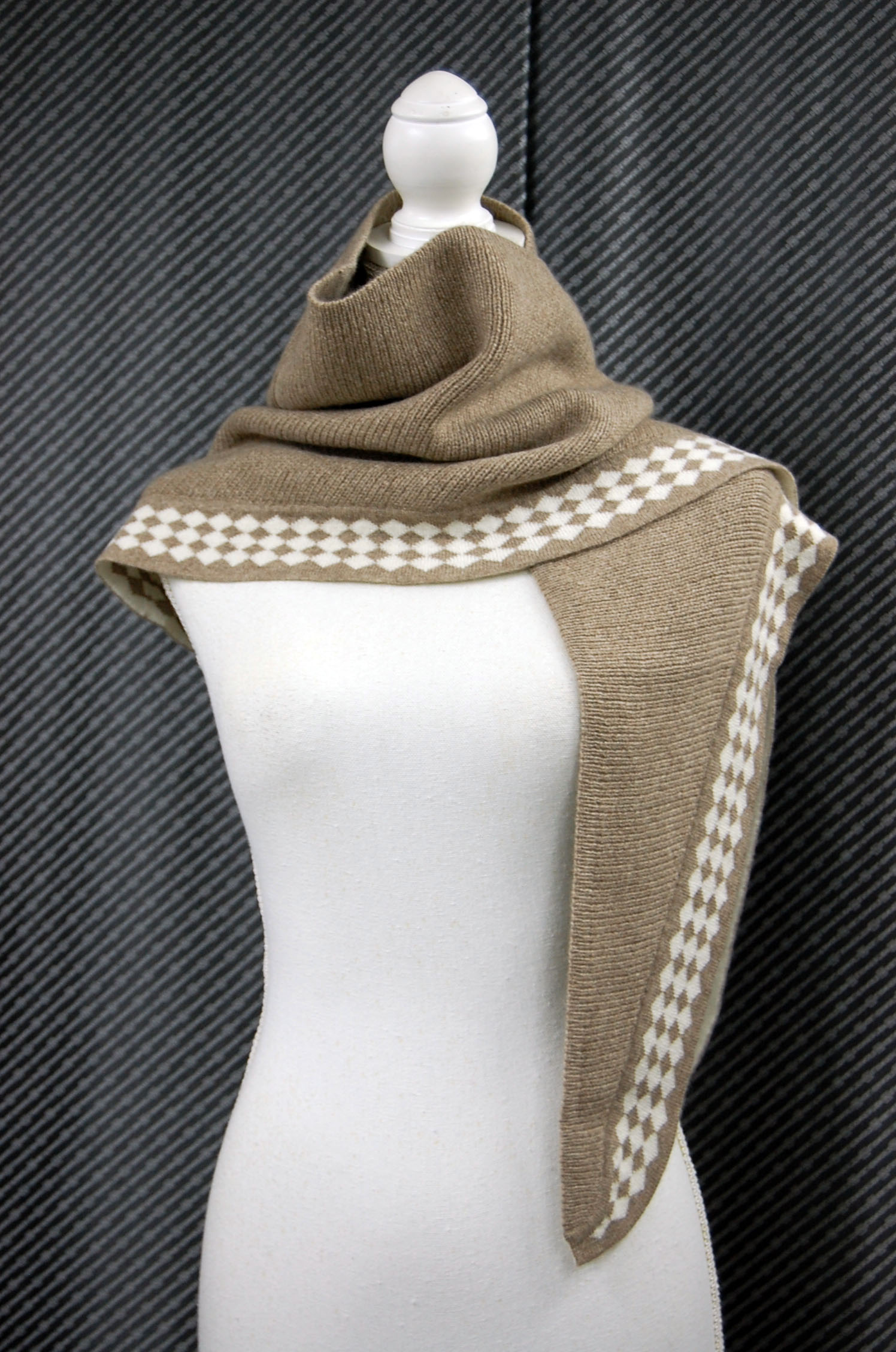 カシミヤニット　三角ストールの画像