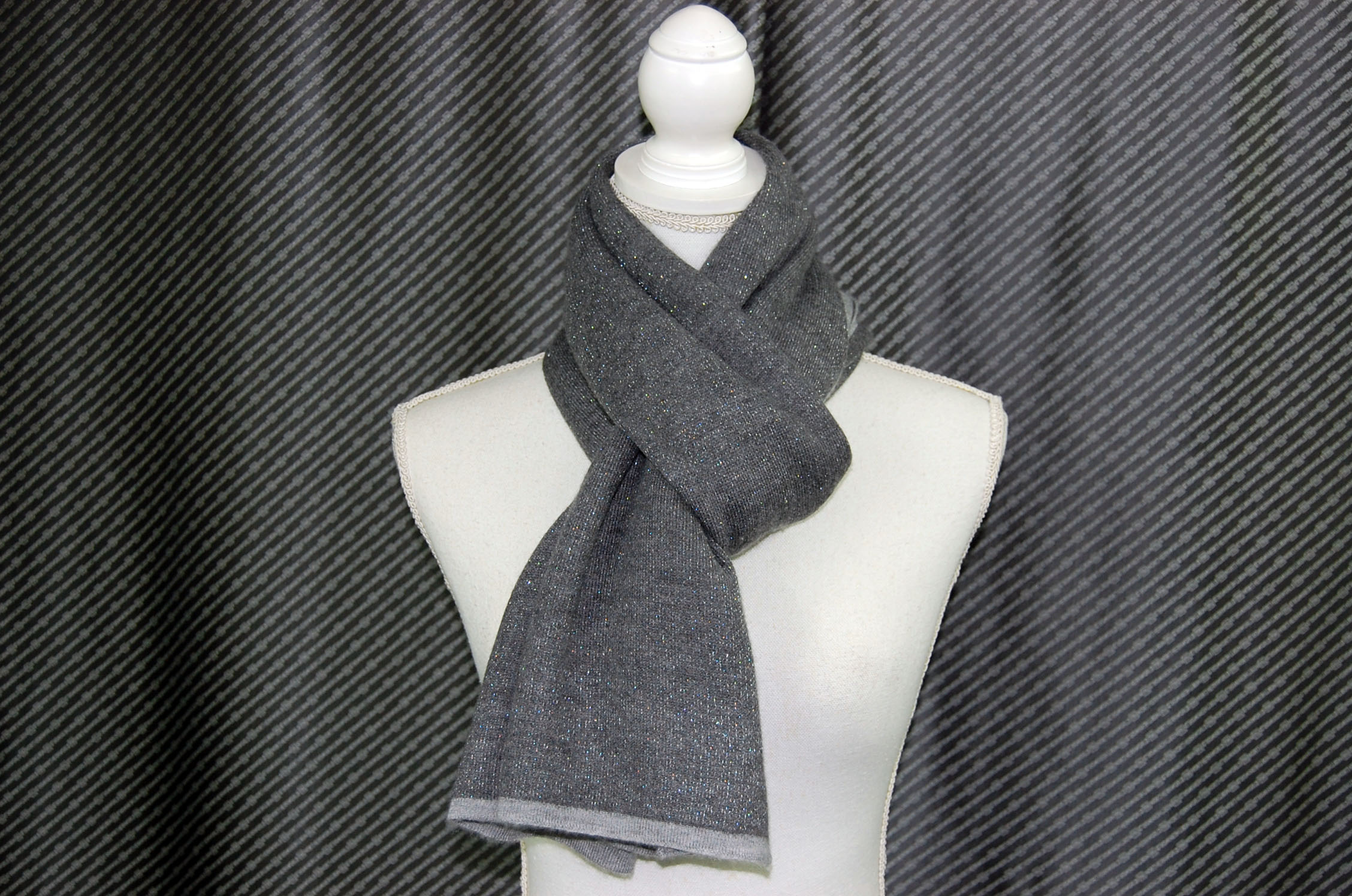 カシミヤニット　リバーシブルストールの画像