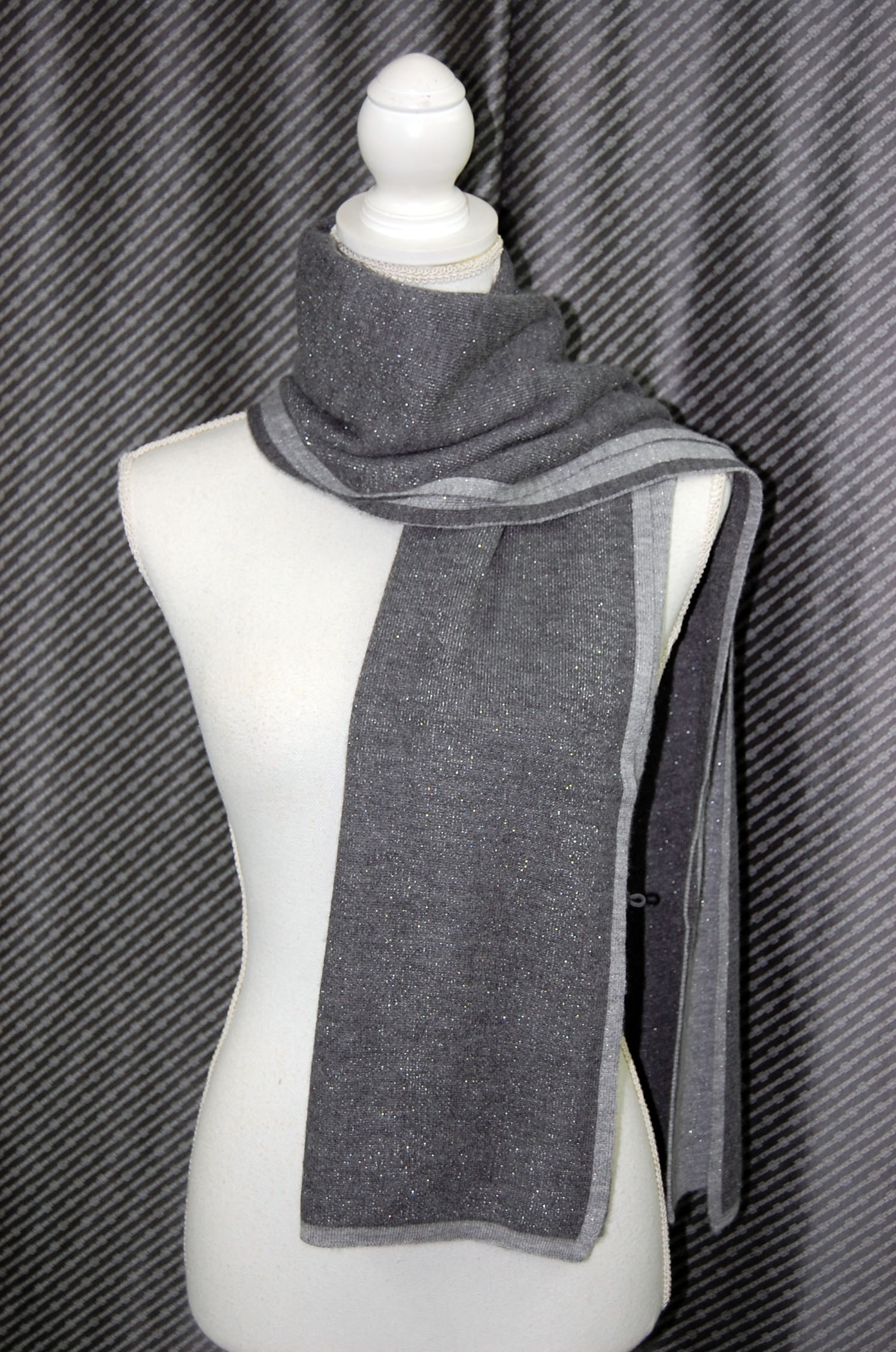 カシミヤニット　リバーシブルストールの画像