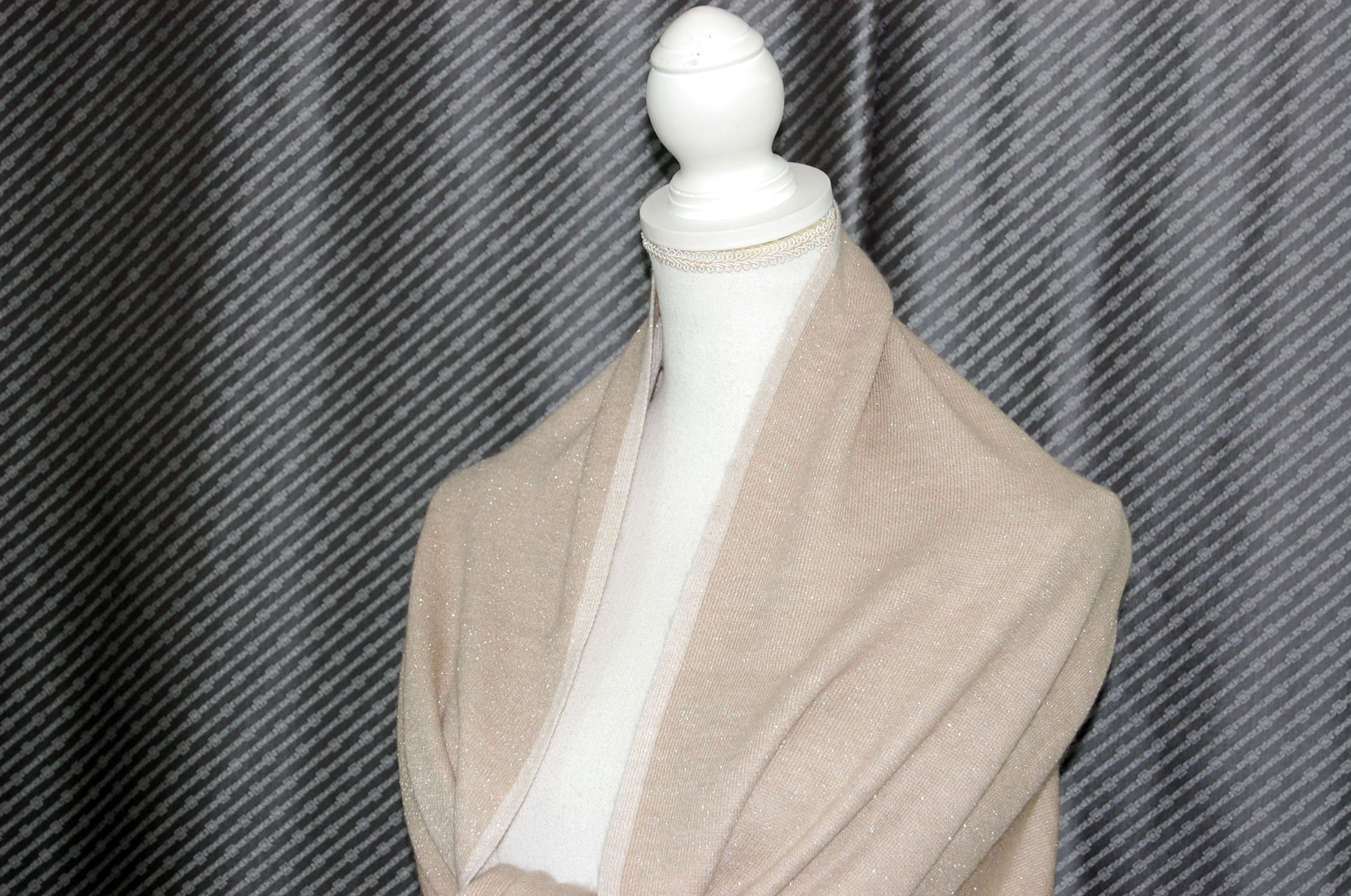 カシミヤニット　リバーシブルストールの画像