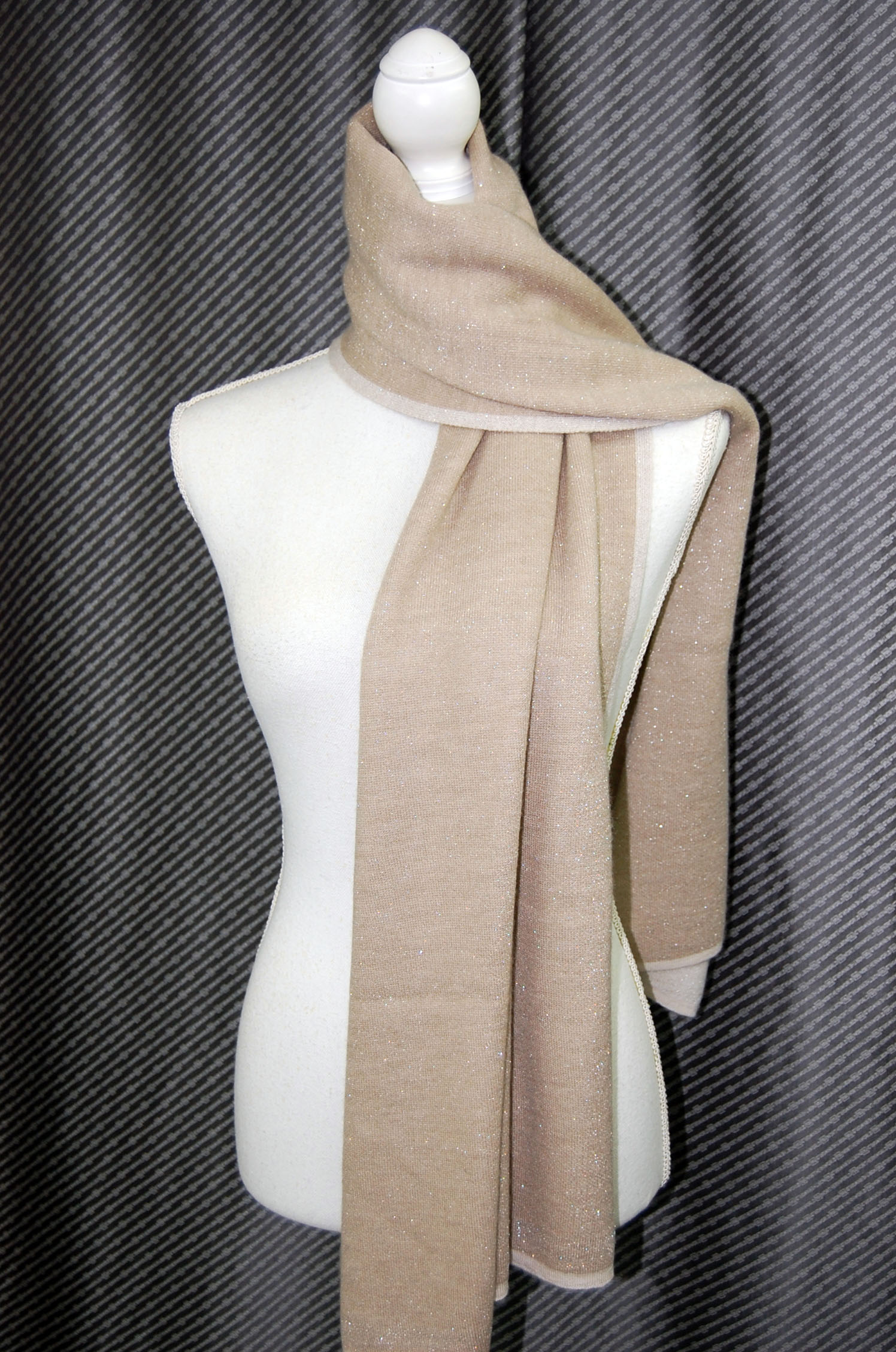 カシミヤニット　リバーシブルストールの画像