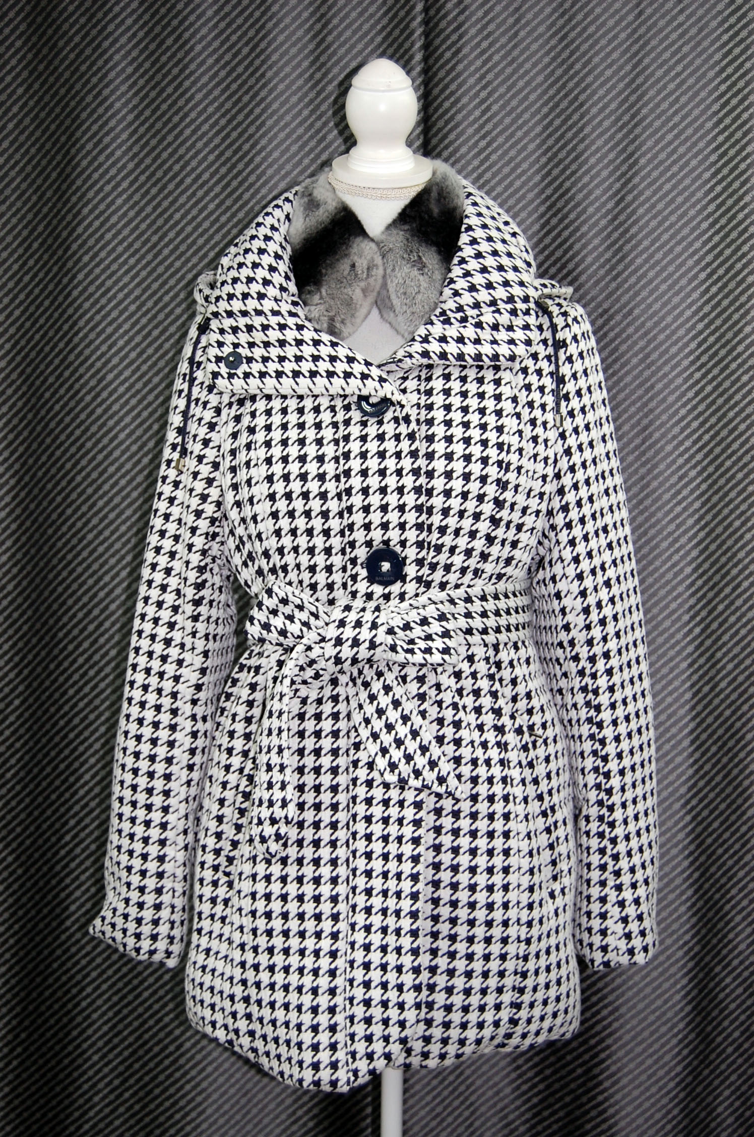 BALMAIN　千鳥柄フーディーダウンコート　Rexカラー付の画像