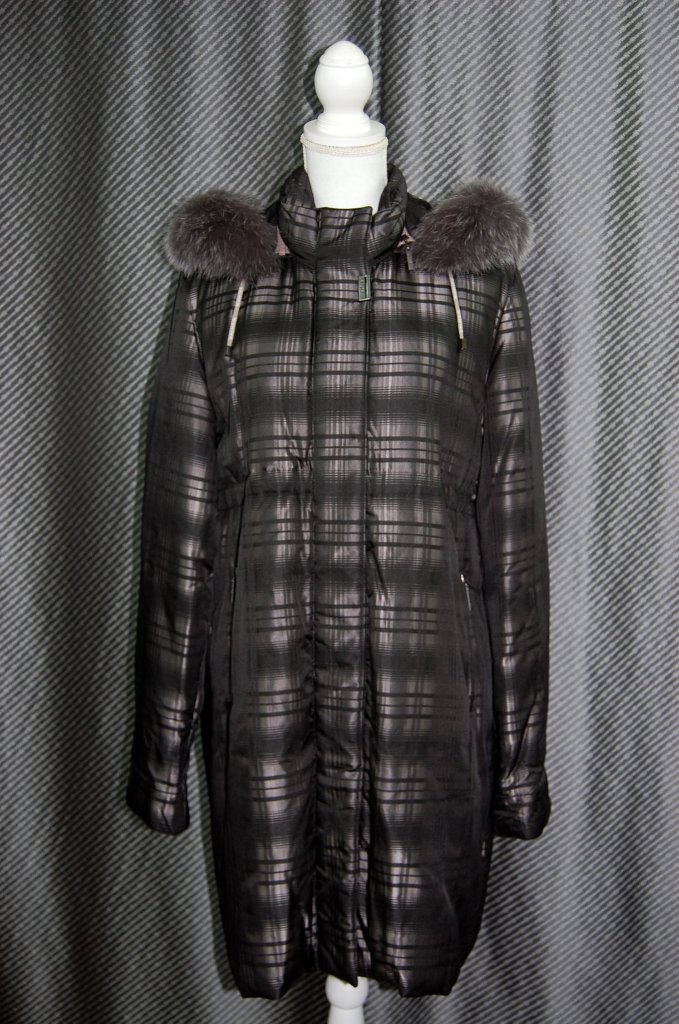 BALMAIN　チェック柄シルクフーディーダウンコート　Foxトリムの画像