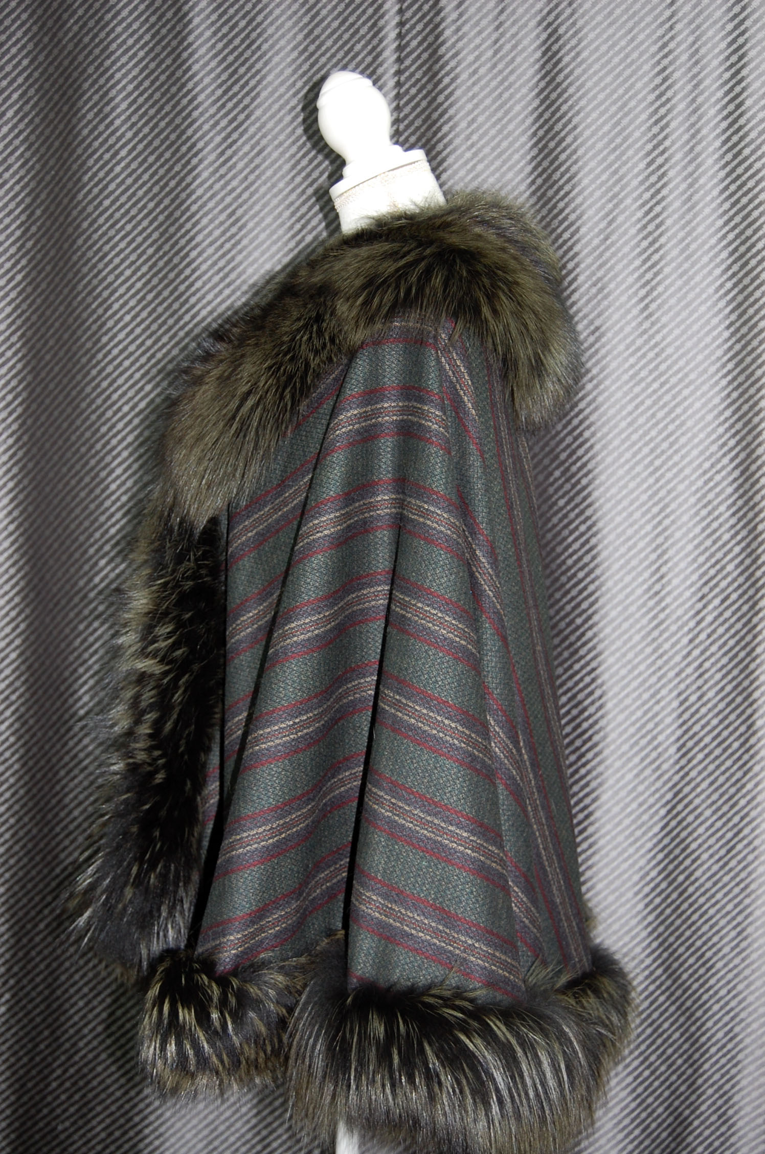 ウールストール　シルバーフォックストリムの画像