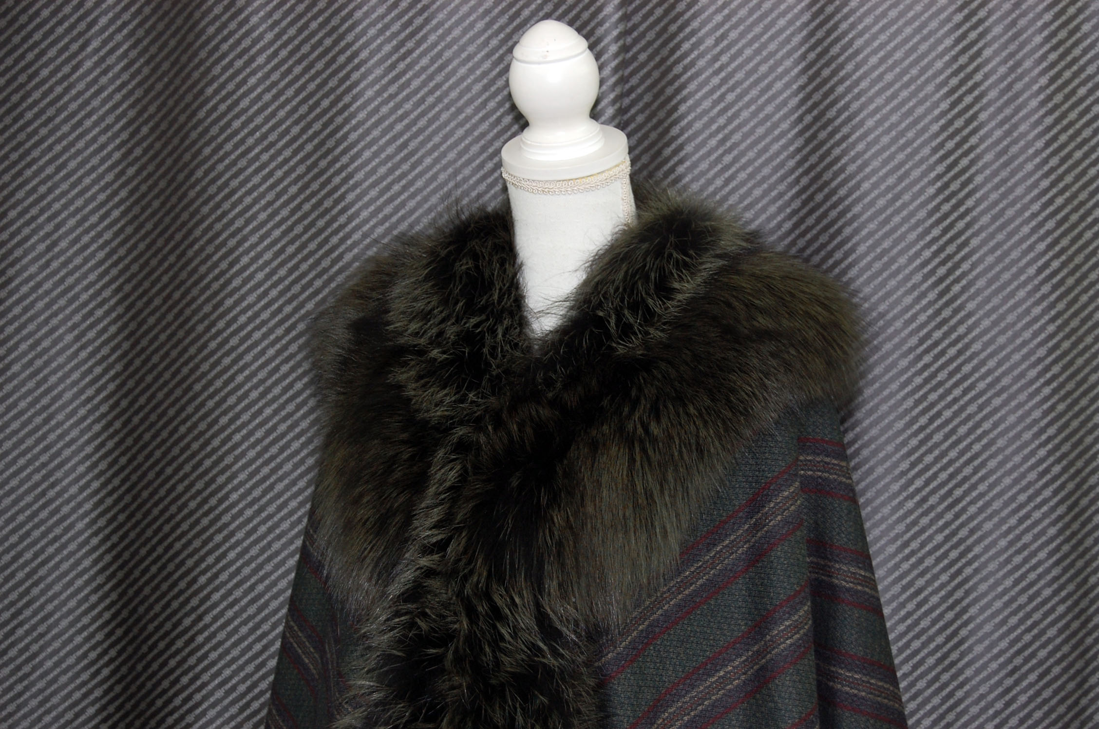 ウールストール　シルバーフォックストリムの画像