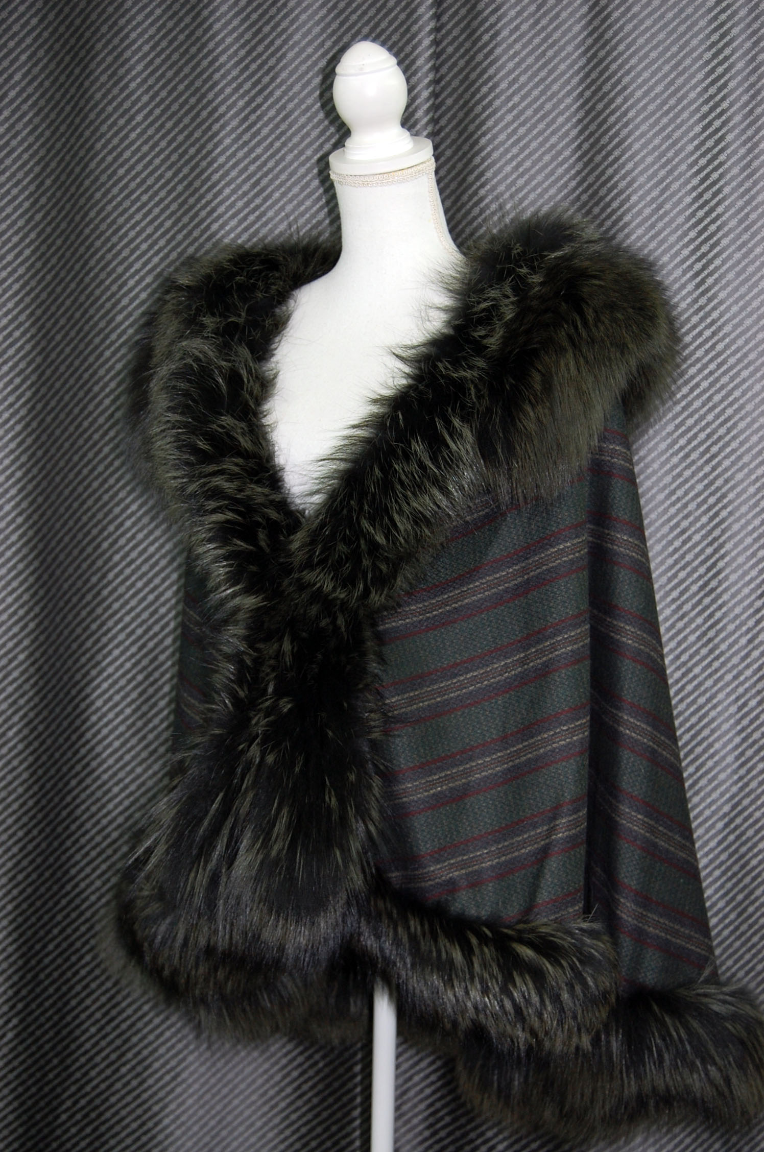 ウールストール　シルバーフォックストリムの画像