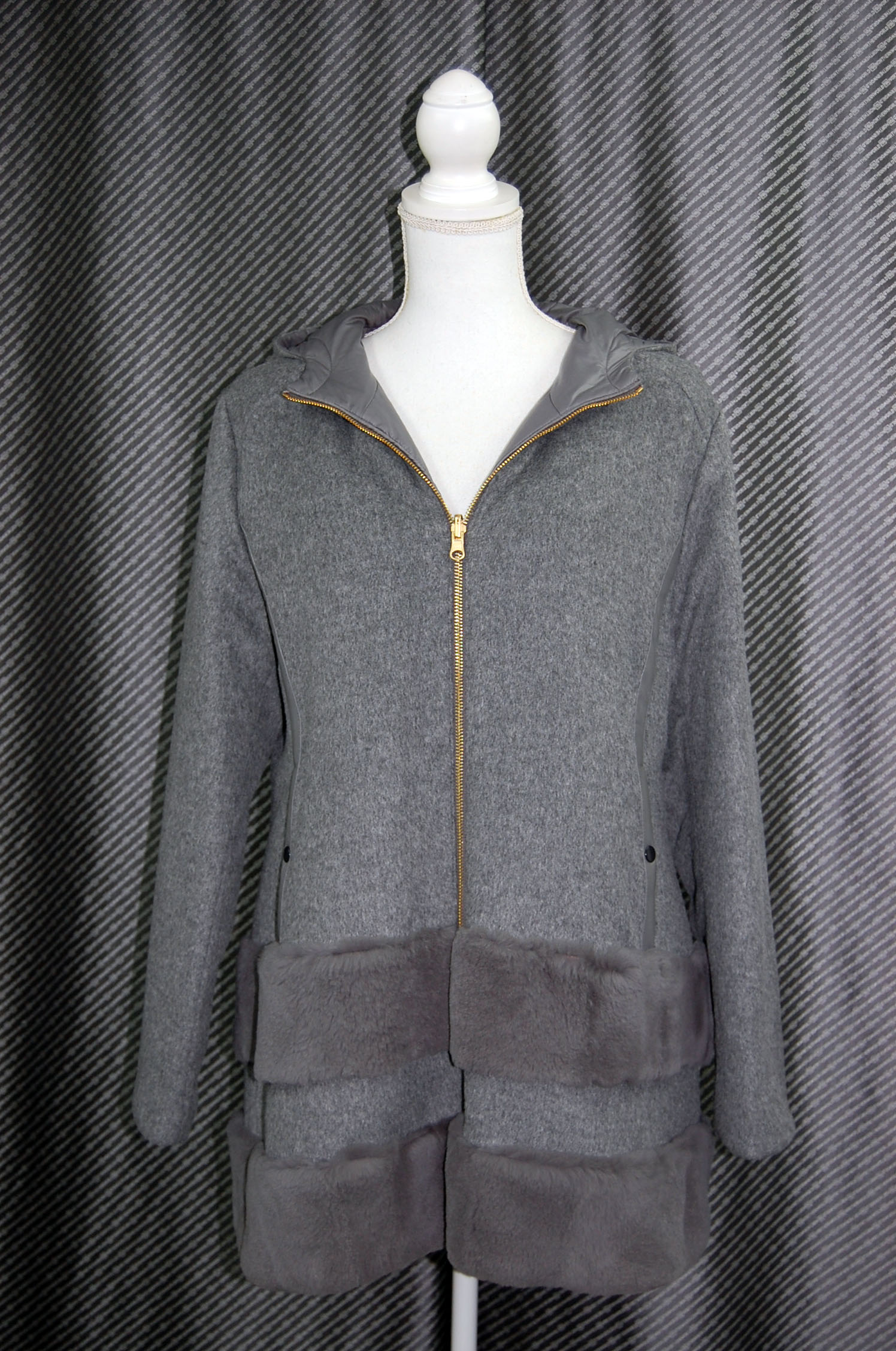 レッキスファー使い　ウール混＆ダウンリバーシブルフーディーコートの画像