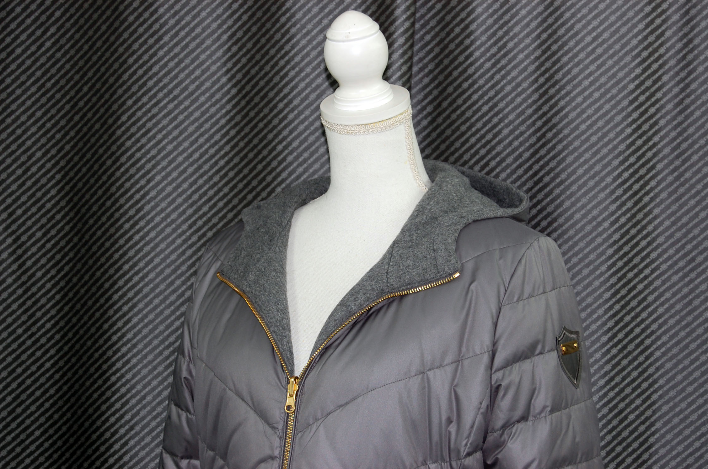 レッキスファー使い　ウール混＆ダウンリバーシブルフーディーコートの画像