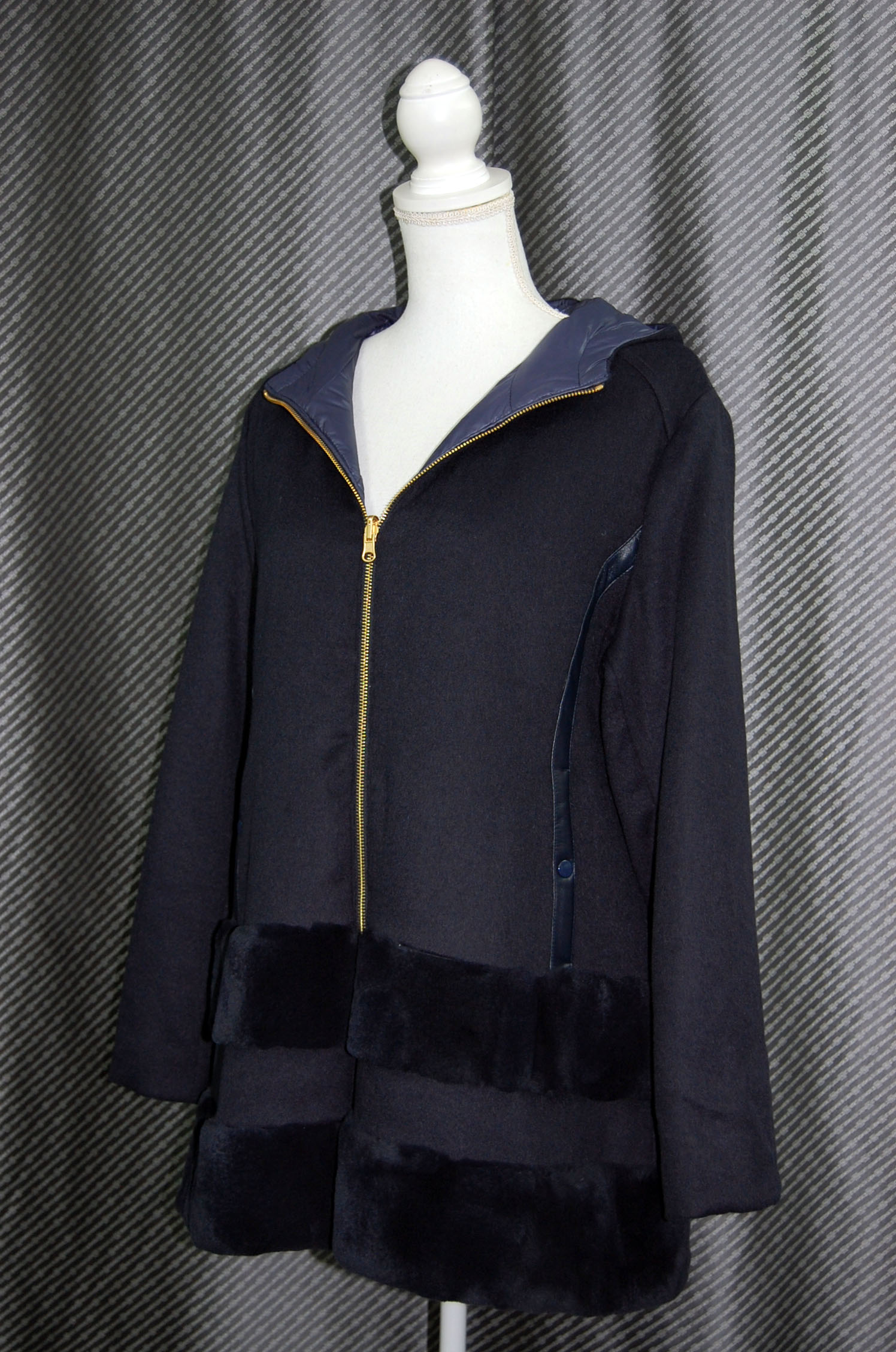 レッキスファー使い　ウール混＆ダウンリバーシブルフーディーコートの画像