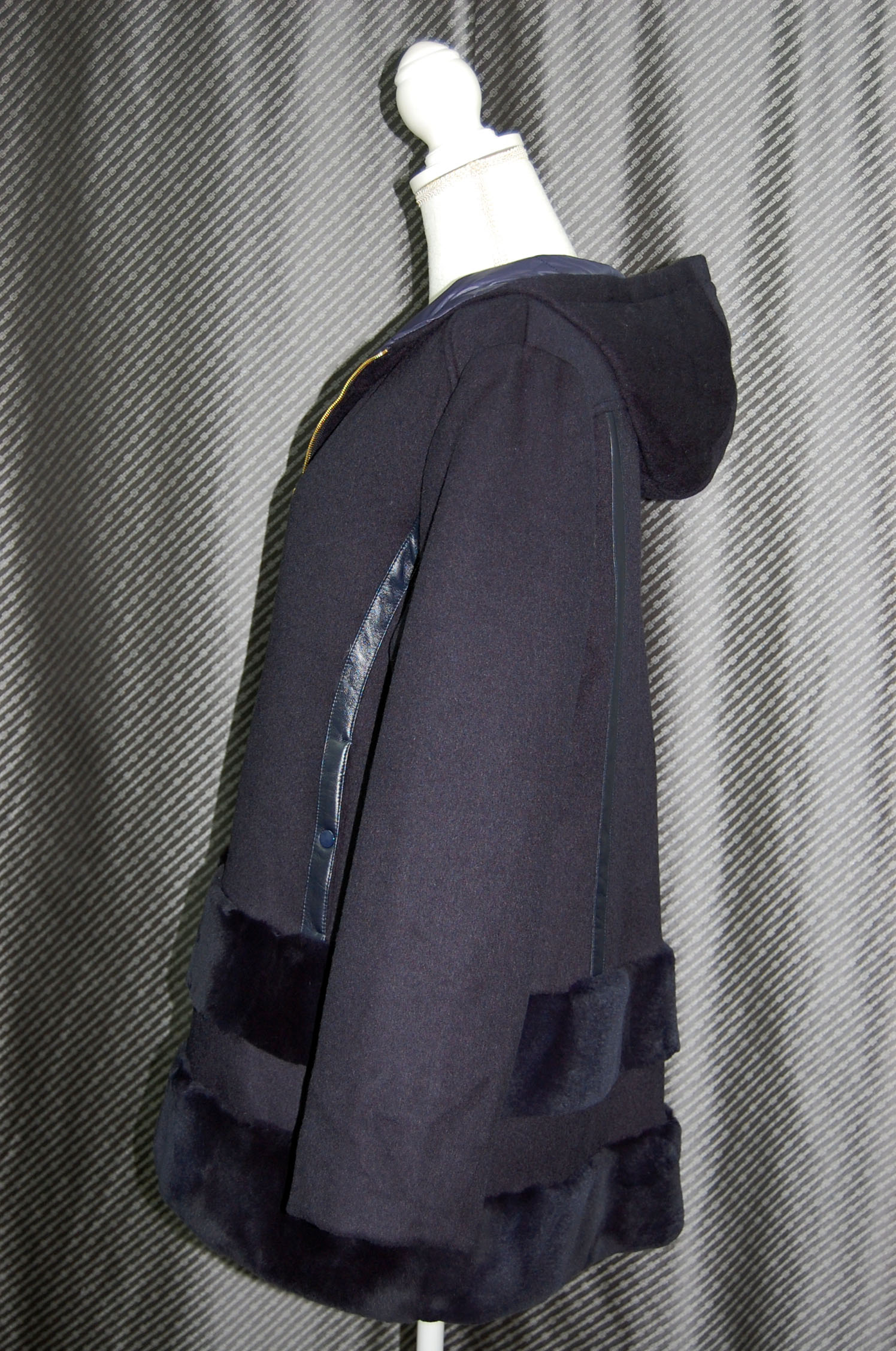 レッキスファー使い　ウール混＆ダウンリバーシブルフーディーコートの画像