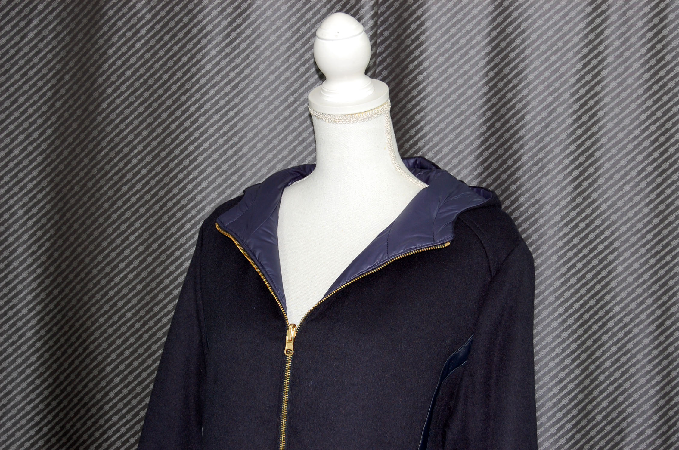 レッキスファー使い　ウール混＆ダウンリバーシブルフーディーコートの画像