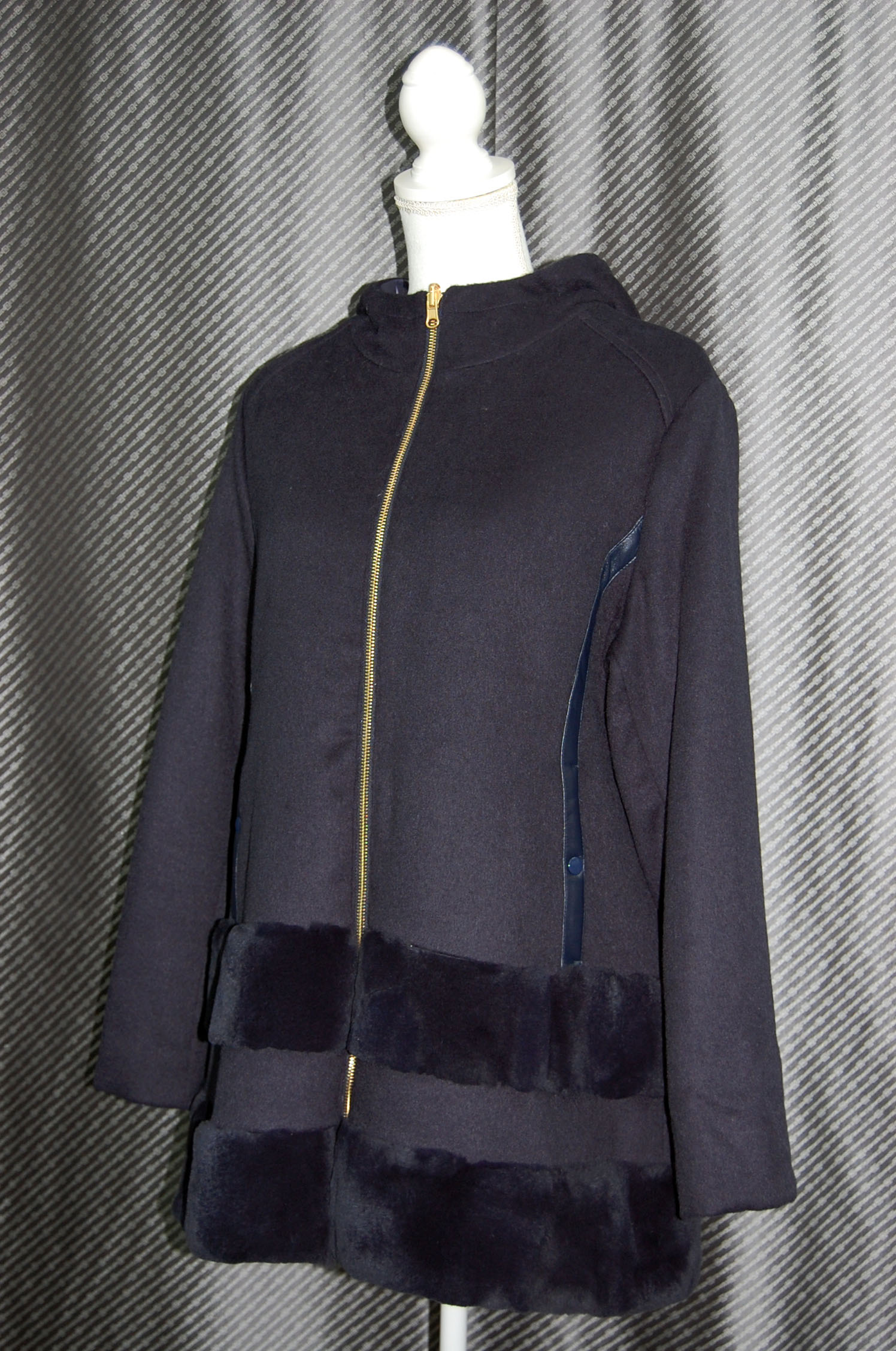 レッキスファー使い　ウール混＆ダウンリバーシブルフーディーコートの画像