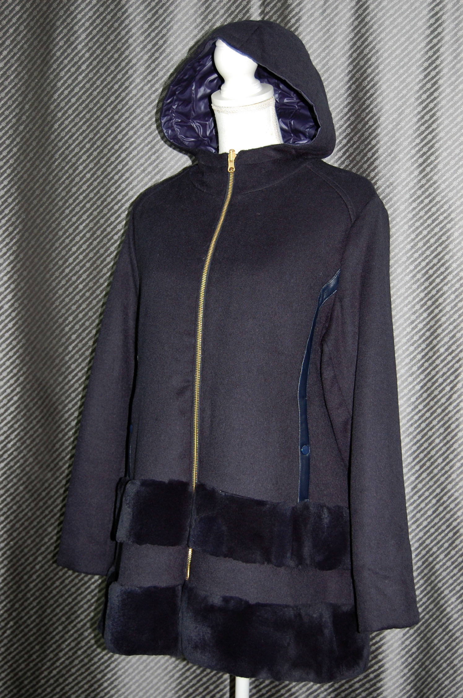 レッキスファー使い　ウール混＆ダウンリバーシブルフーディーコートの画像