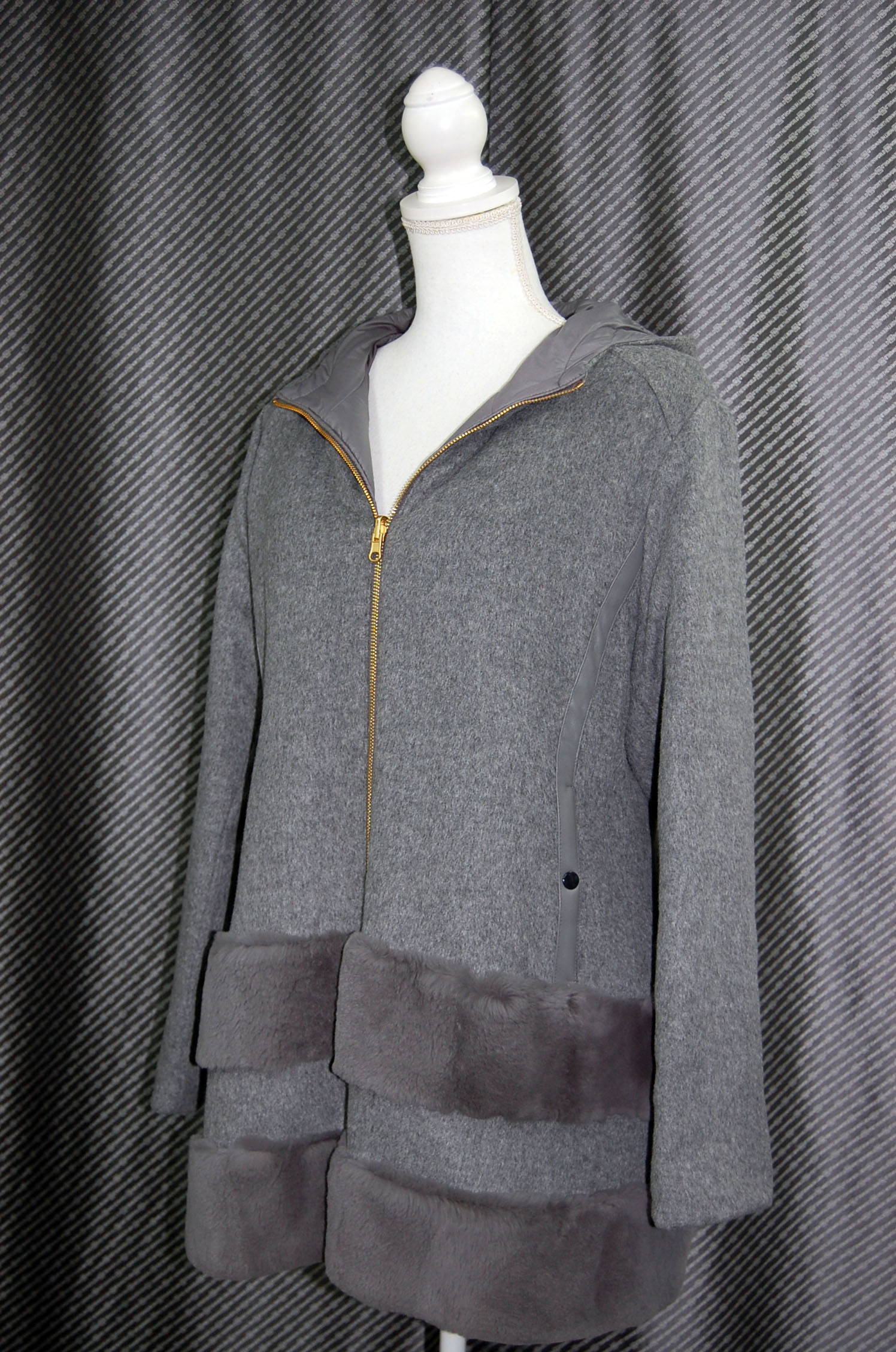 レッキスファー使い　ウール混＆ダウンリバーシブルフーディーコートの画像