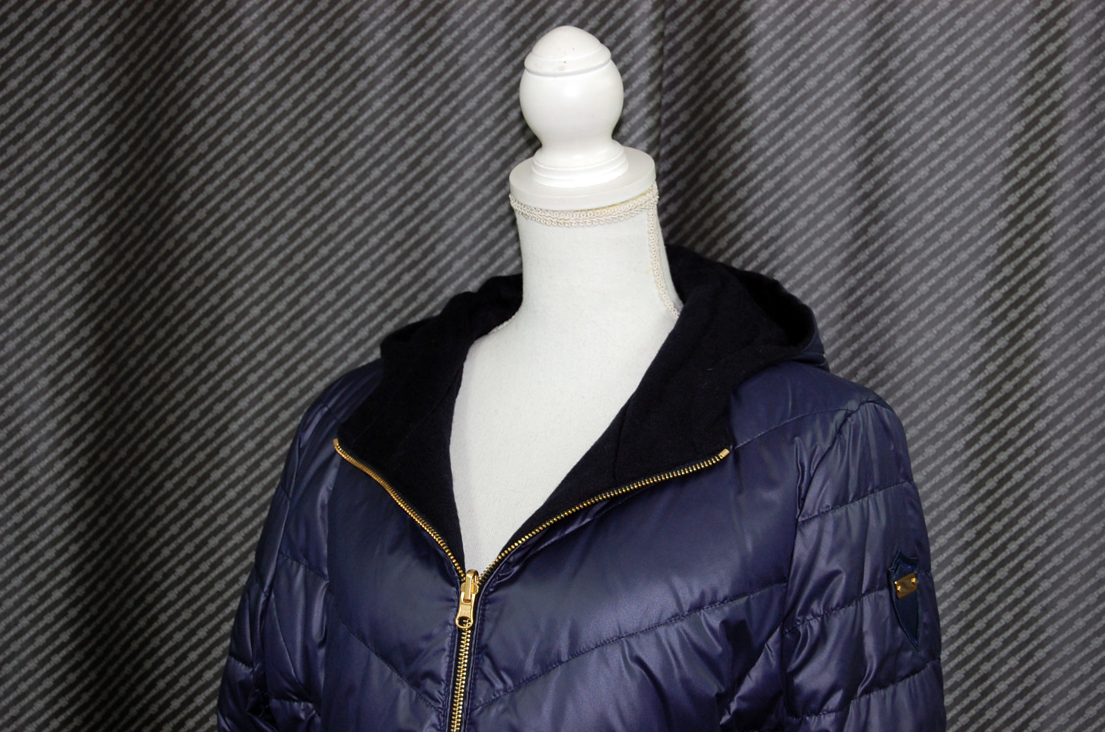 レッキスファー使い　ウール混＆ダウンリバーシブルフーディーコートの画像