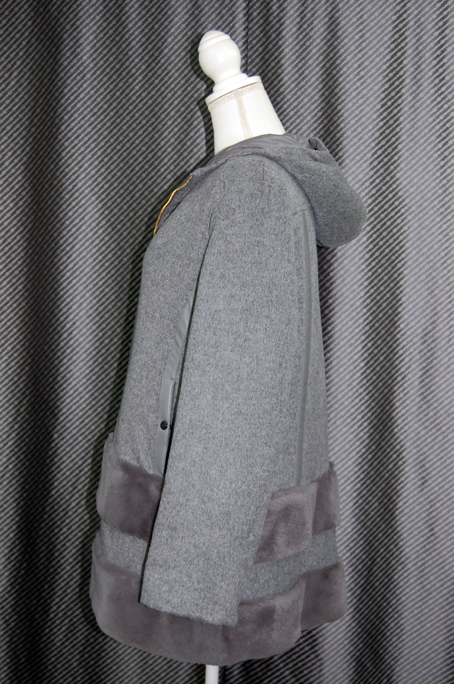 レッキスファー使い　ウール混＆ダウンリバーシブルフーディーコートの画像