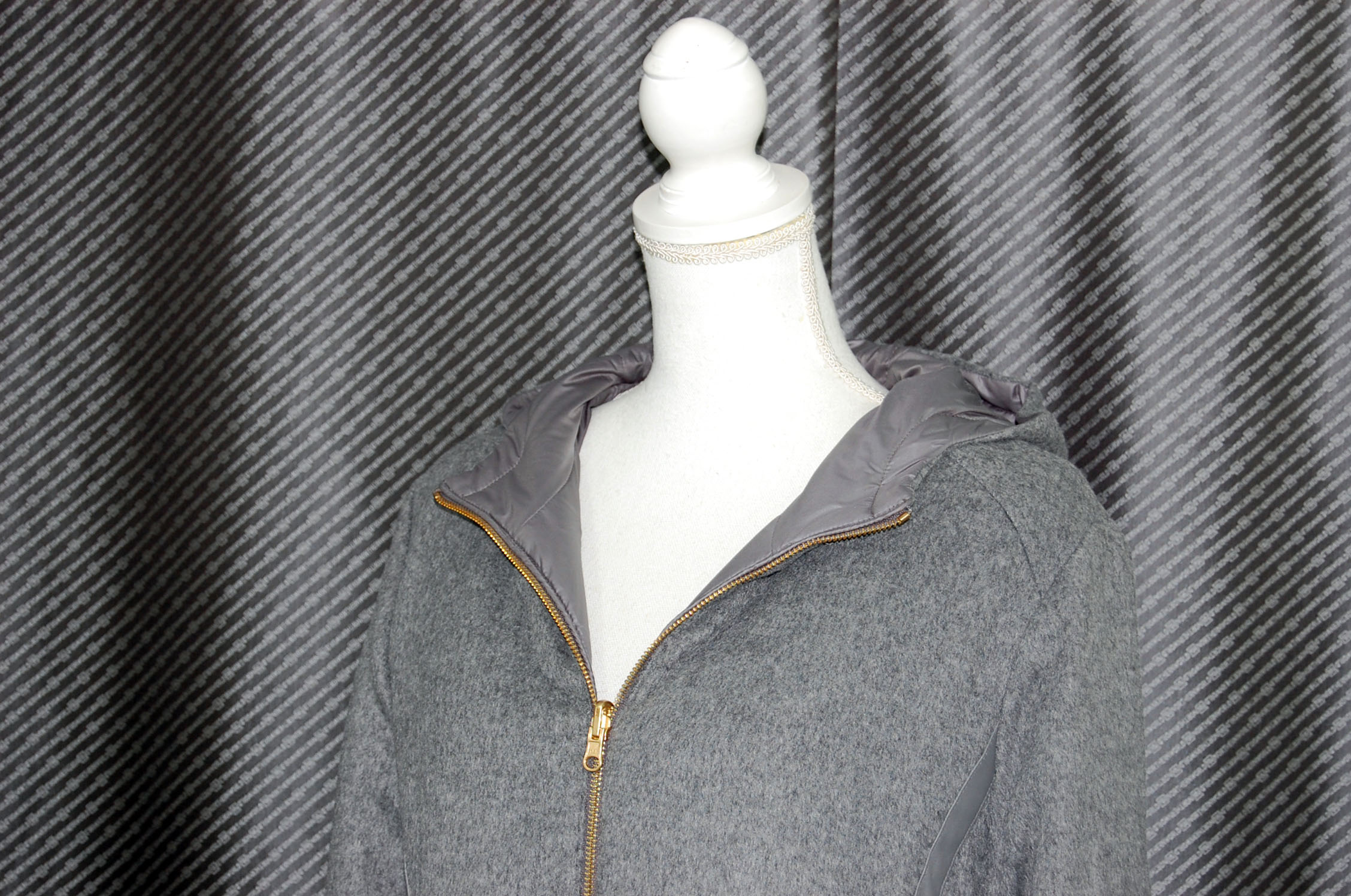 レッキスファー使い　ウール混＆ダウンリバーシブルフーディーコートの画像