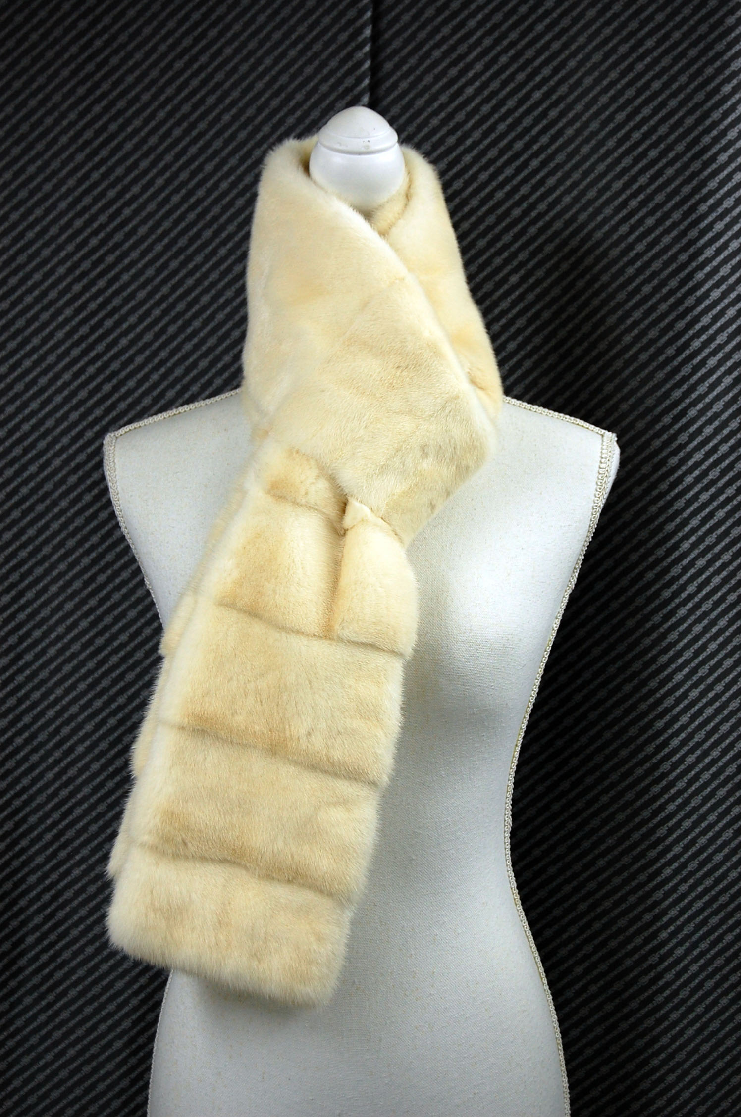 パールミンク　ロングマフラーの画像